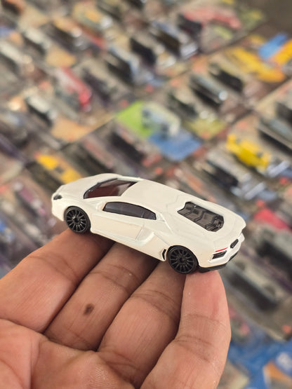 Majorette Lamborghini Aventador - White (Uncarded) - Kinder Logs