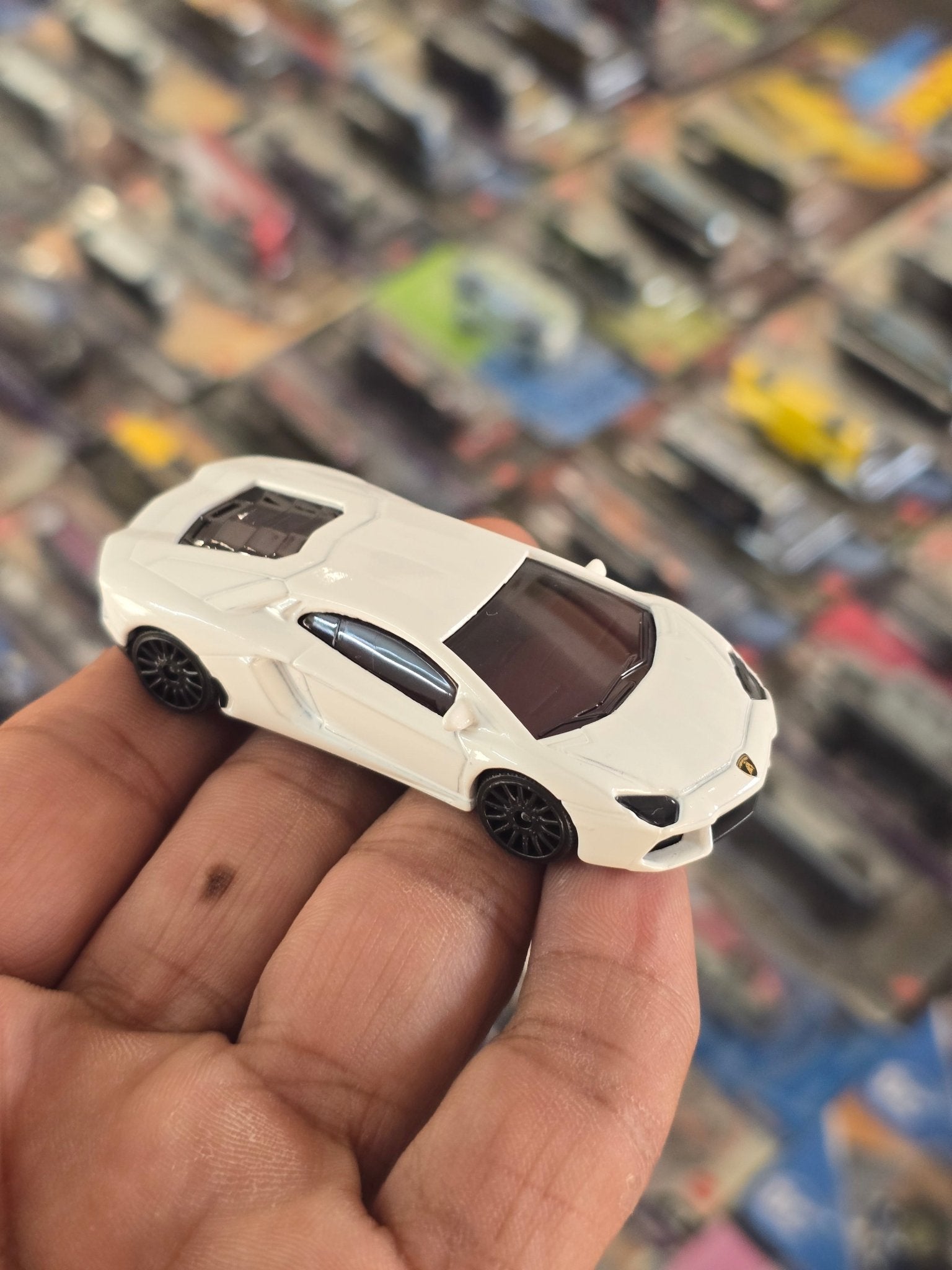 Majorette Lamborghini Aventador - White (Uncarded) - Kinder Logs