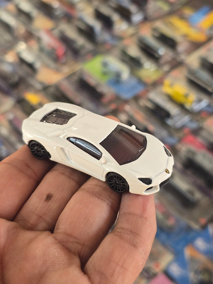 Majorette Lamborghini Aventador - White (Uncarded) - Kinder Logs