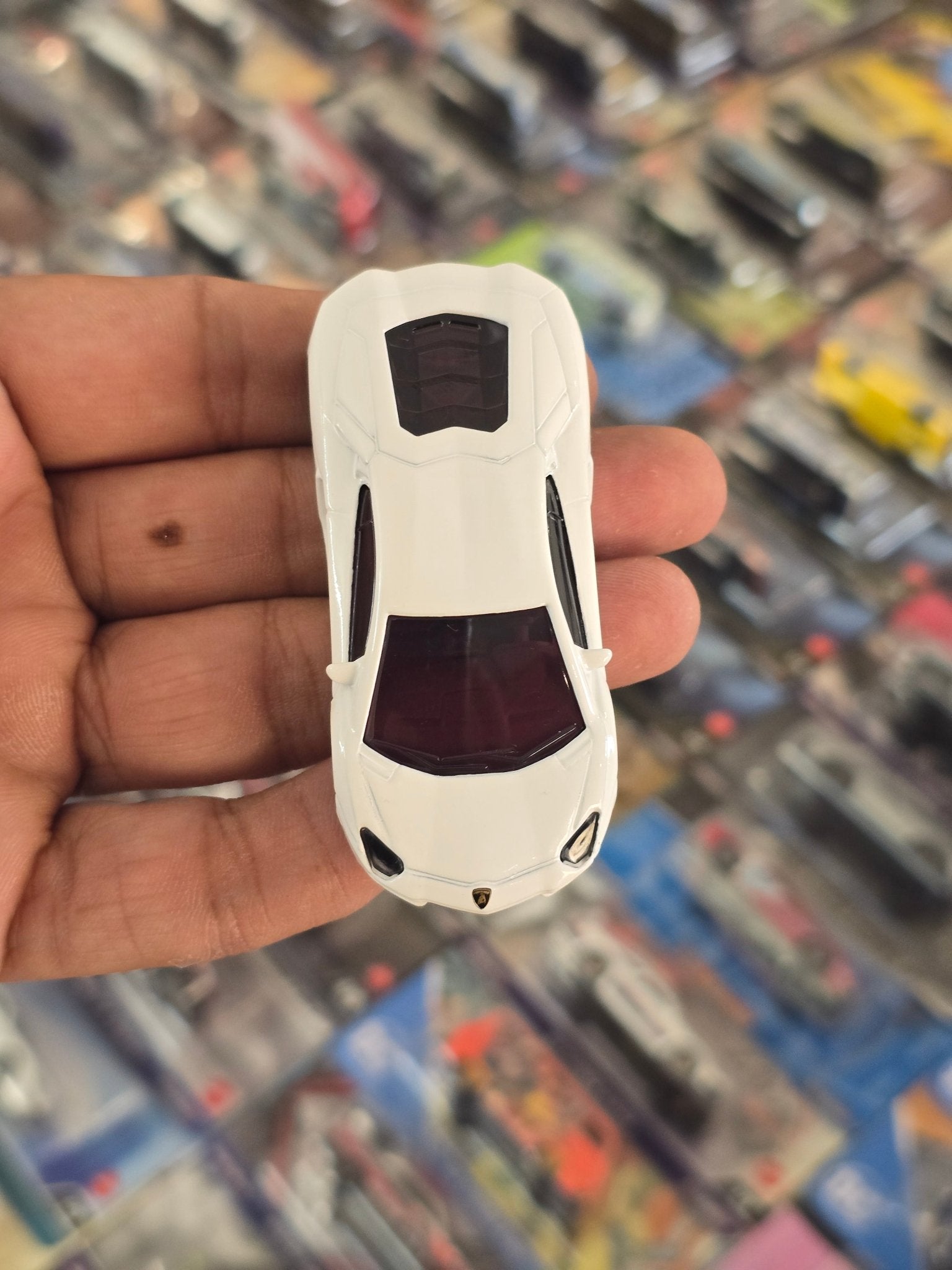 Majorette Lamborghini Aventador - White (Uncarded) - Kinder Logs