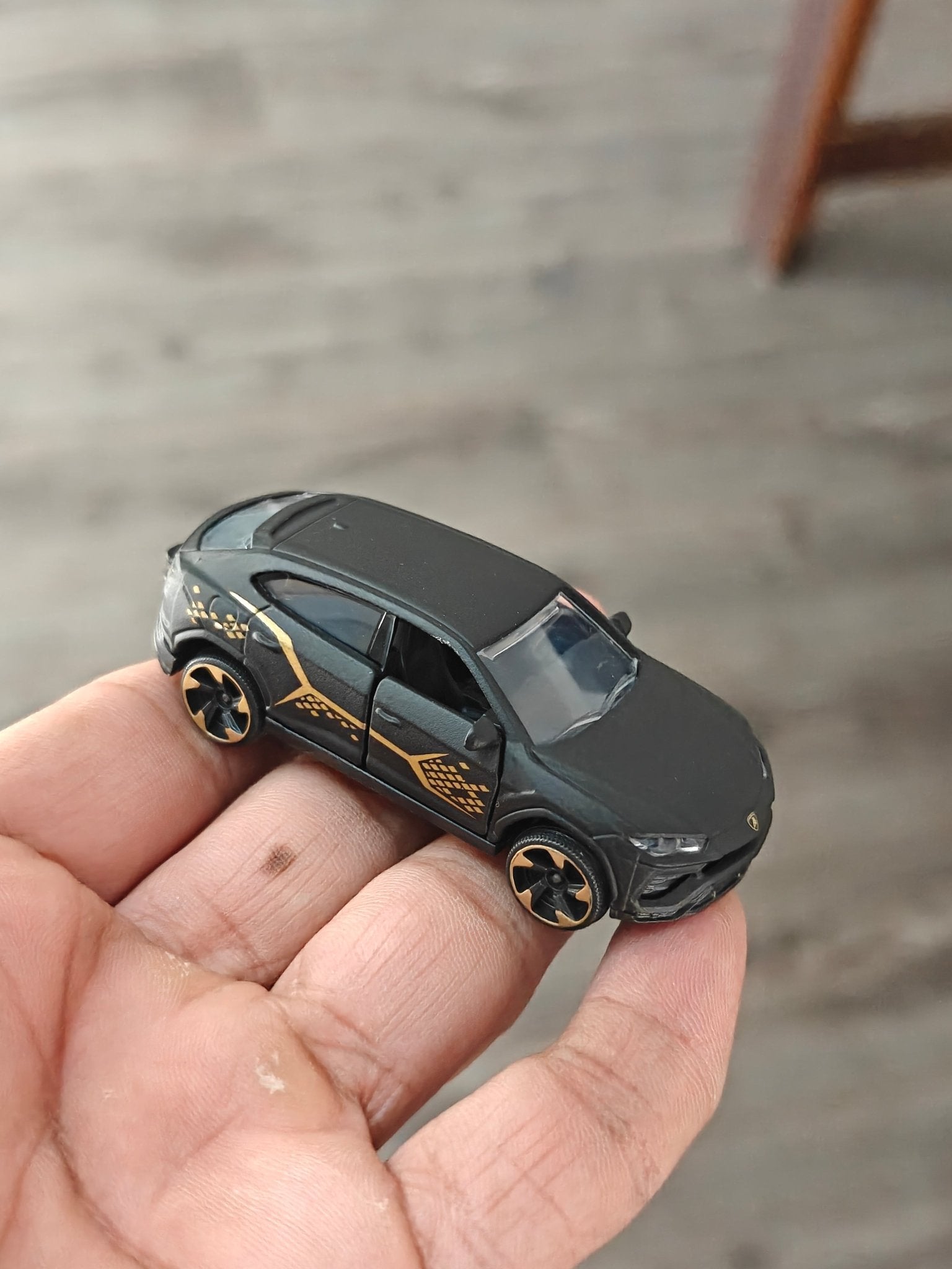 Majorette Lamborghini URUS SUV - Black (Uncarded - New) - Kinder Logs