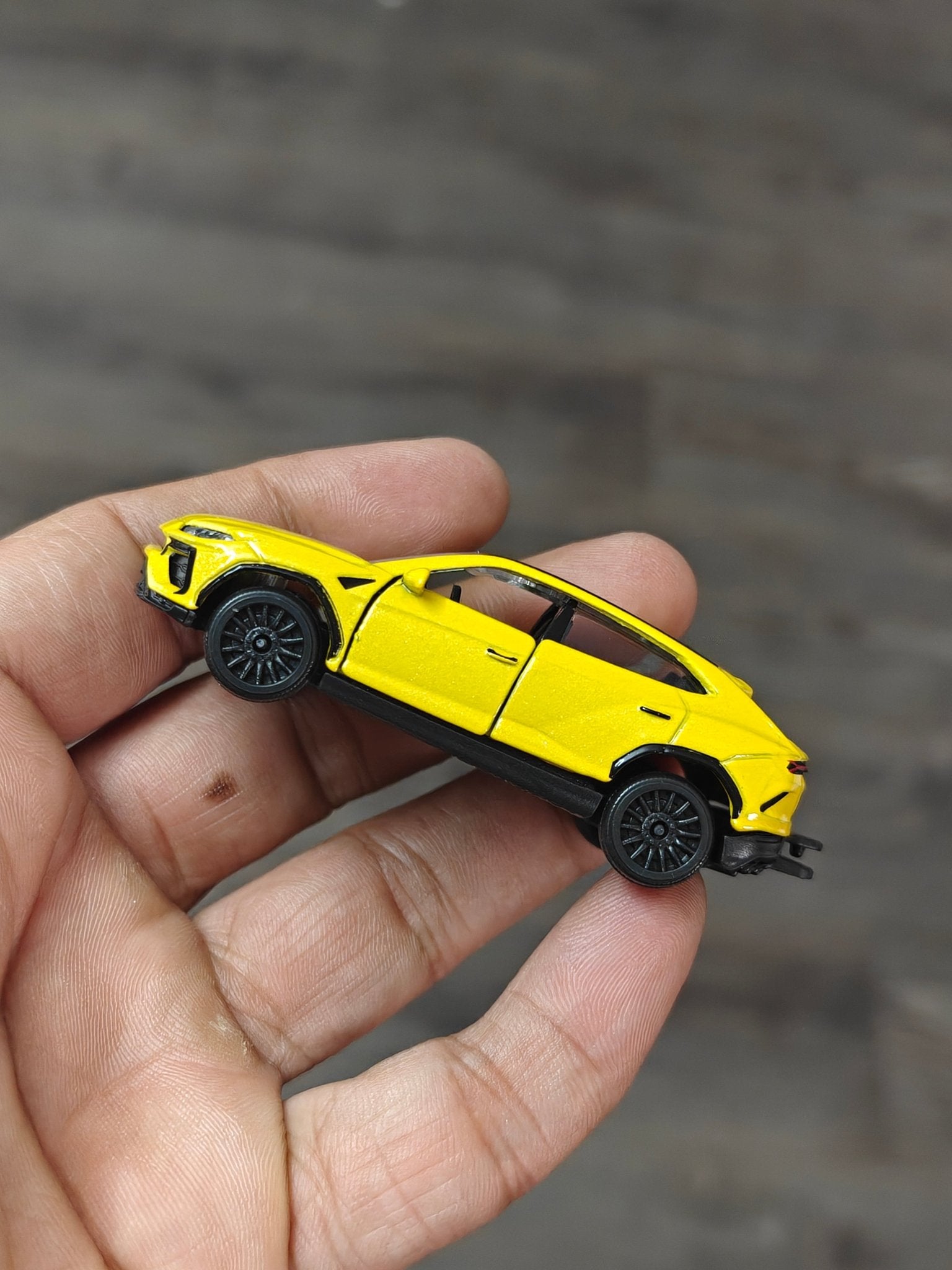 Majorette Lamborghini Urus - Yellow (Uncarded - New) - Kinder Logs