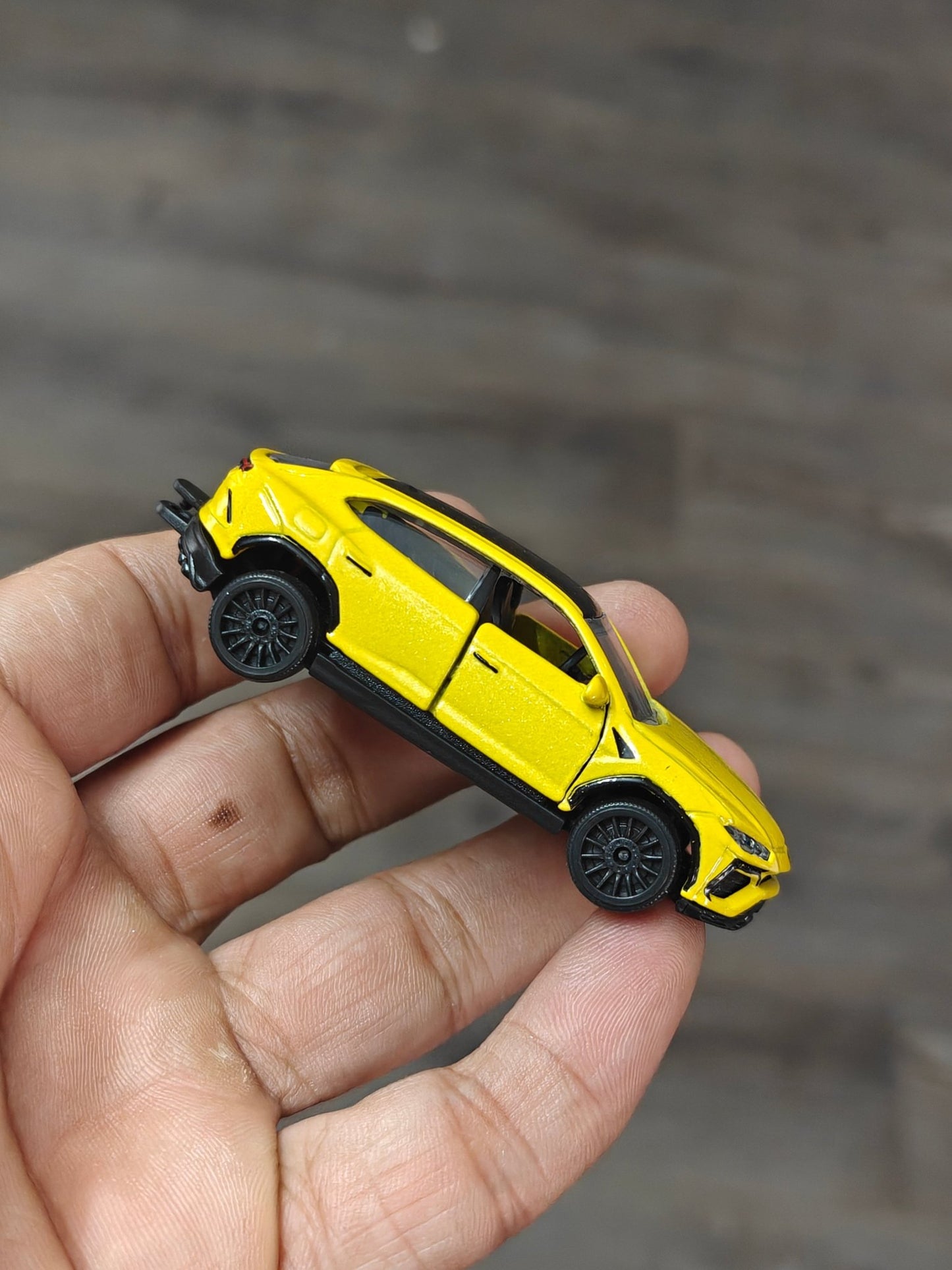 Majorette Lamborghini Urus - Yellow (Uncarded - New) - Kinder Logs