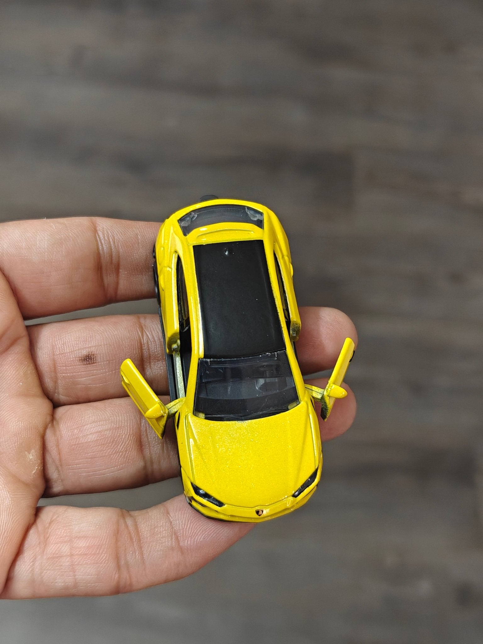 Majorette Lamborghini Urus - Yellow (Uncarded - New) - Kinder Logs