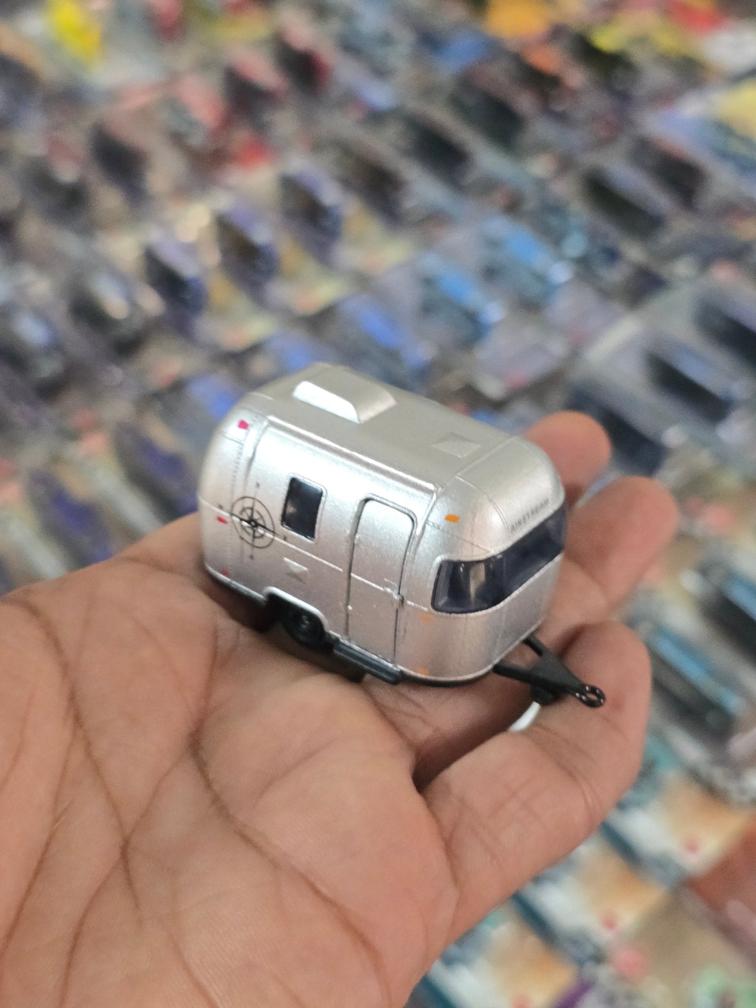 Majorette Land Rover Defender 90 With Airstream Sport 16 (Uncarded) - Kinder Logs