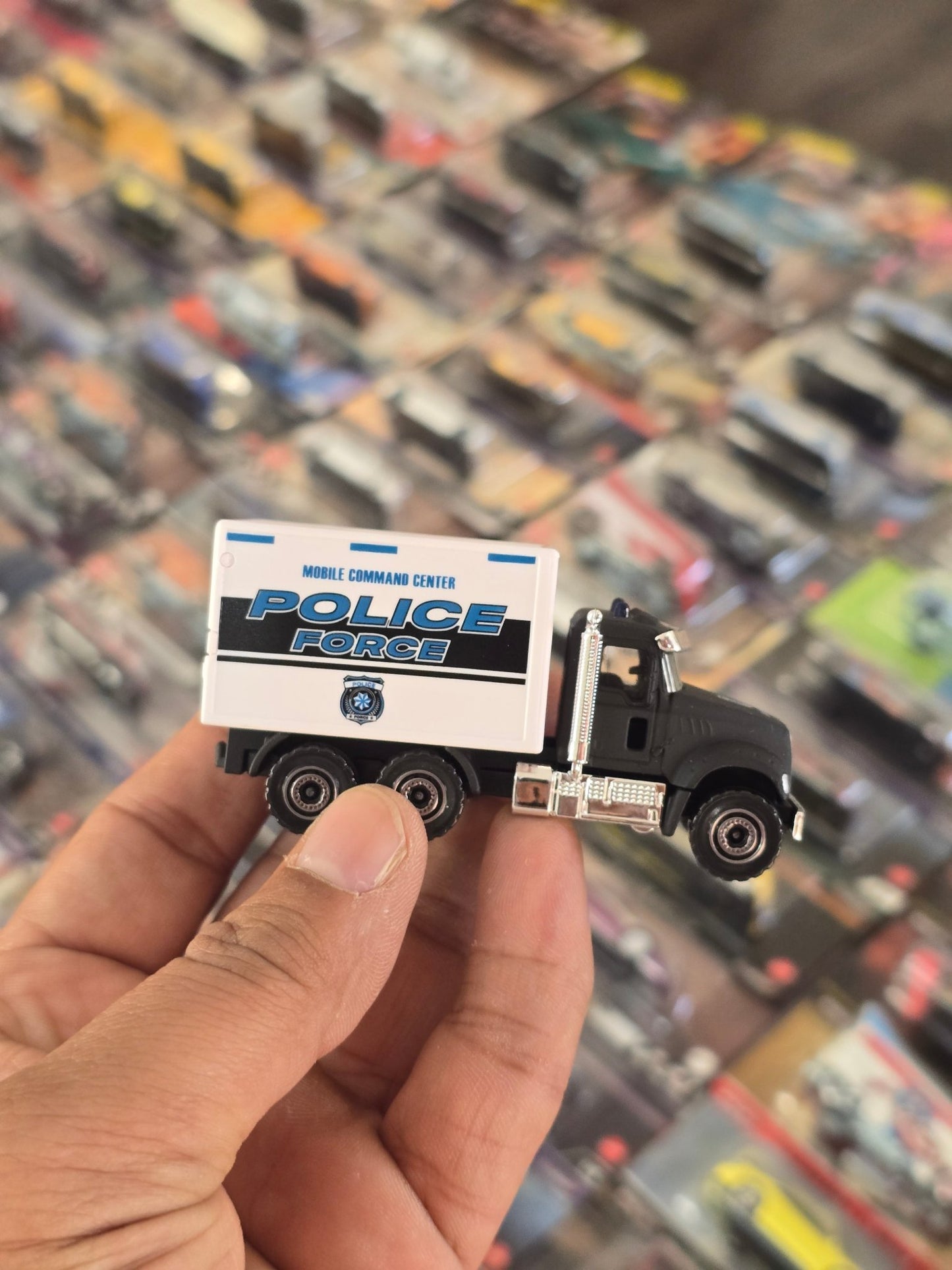 Majorette Mack Granite Police Truck (Uncarded) - Kinder Logs