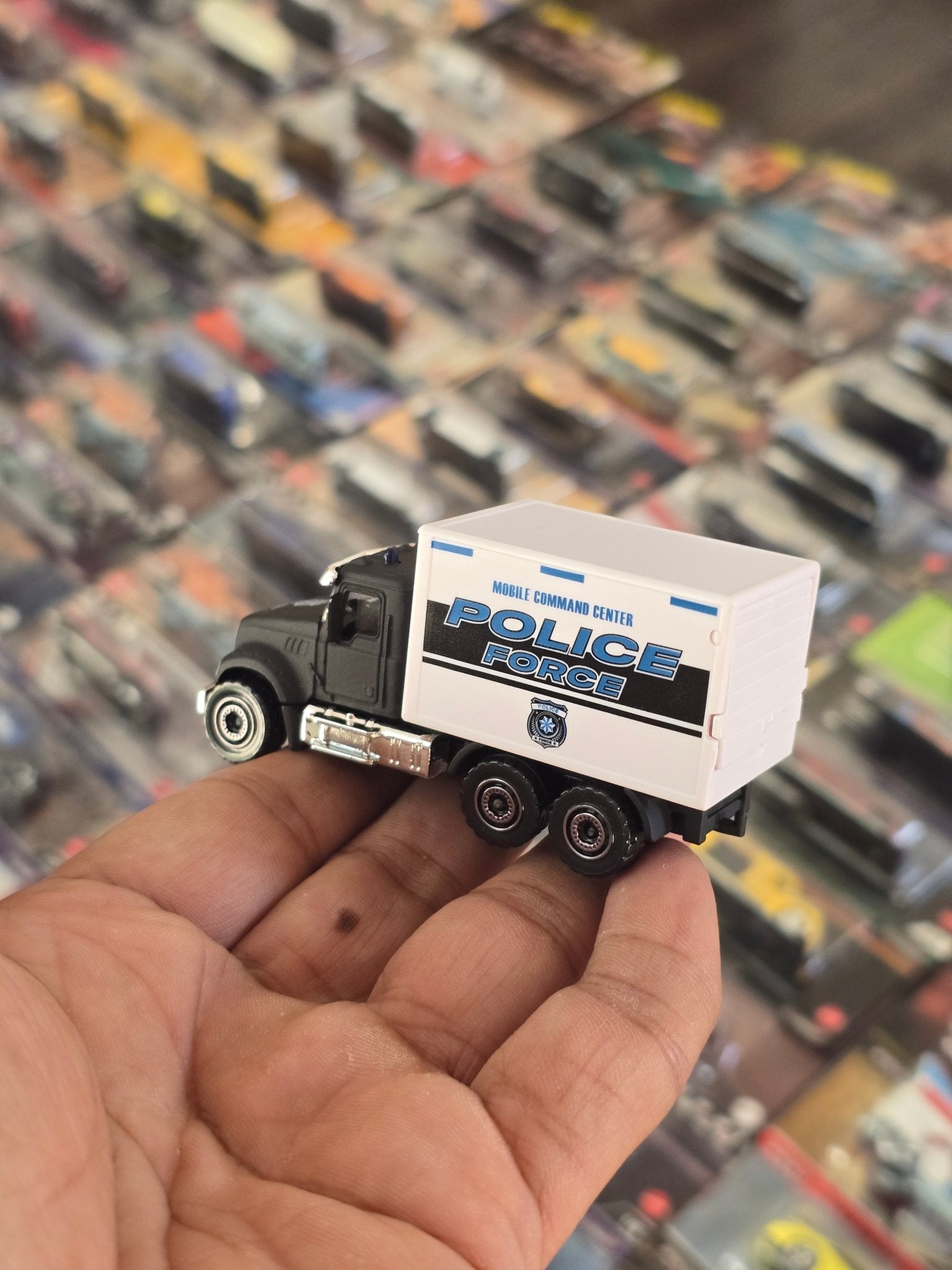 Majorette Mack Granite Police Truck (Uncarded) - Kinder Logs