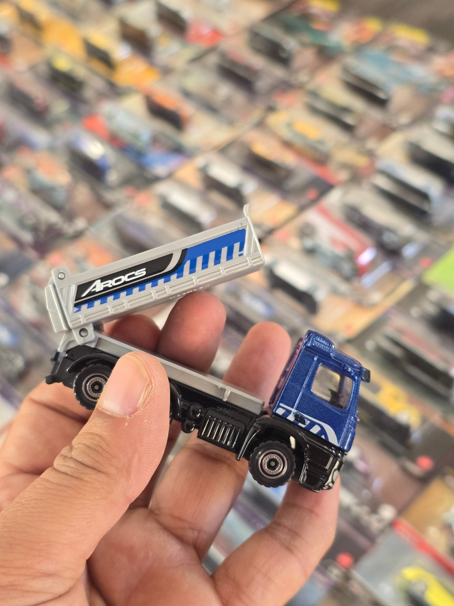 Majorette Mercedes - Benz Arocs Truck (Uncarded) - Kinder Logs