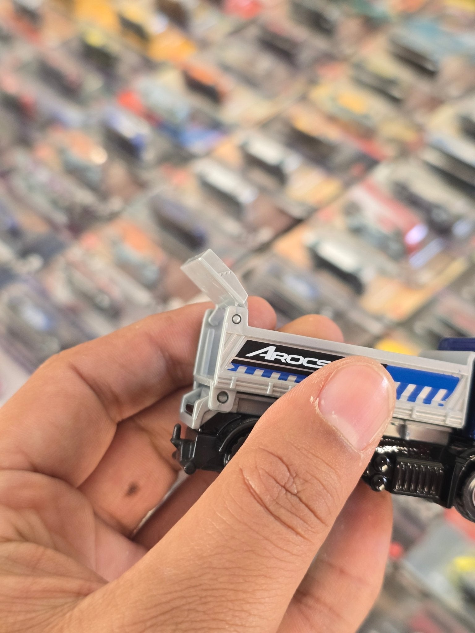 Majorette Mercedes - Benz Arocs Truck (Uncarded) - Kinder Logs