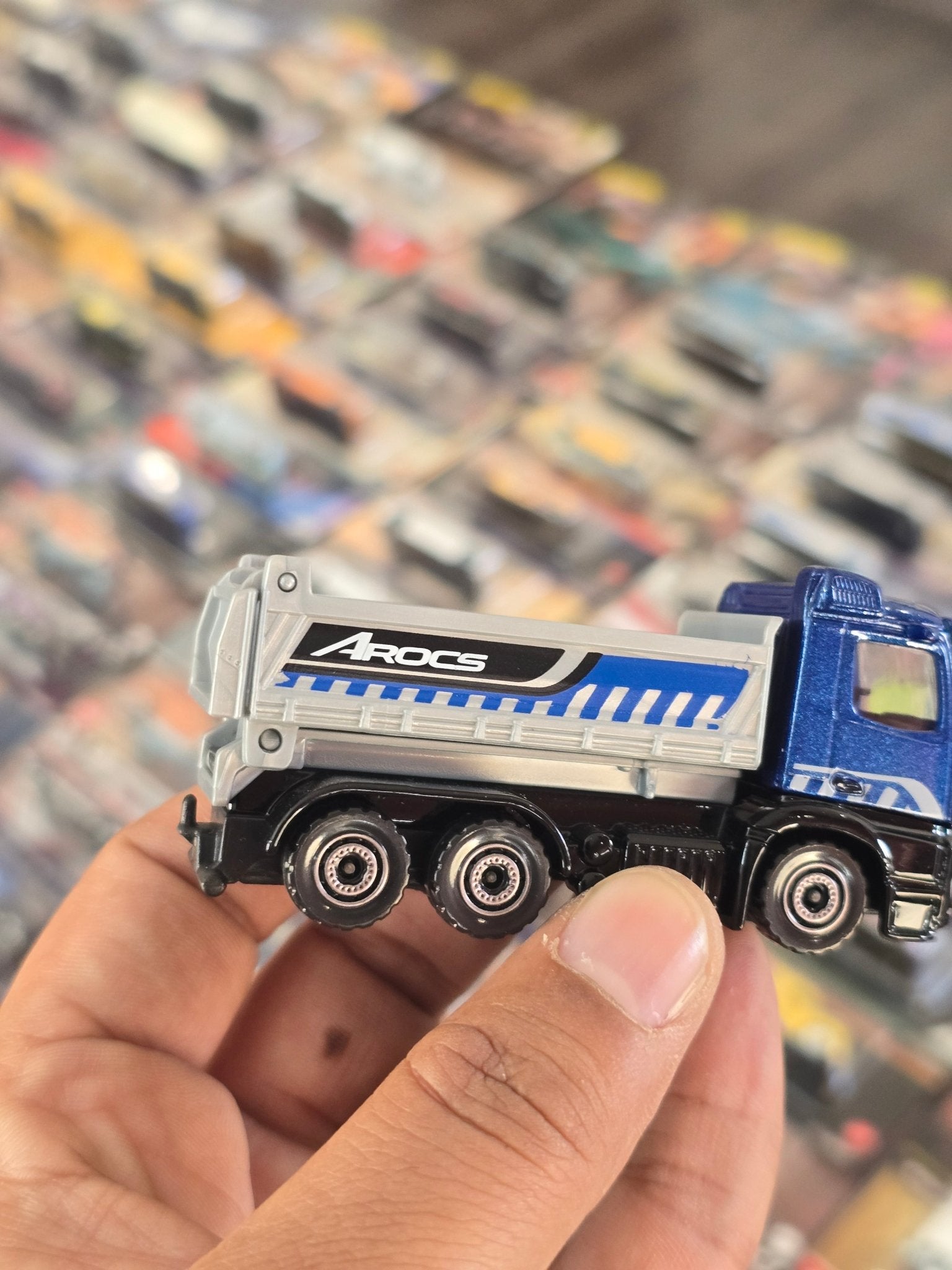 Majorette Mercedes - Benz Arocs Truck (Uncarded) - Kinder Logs