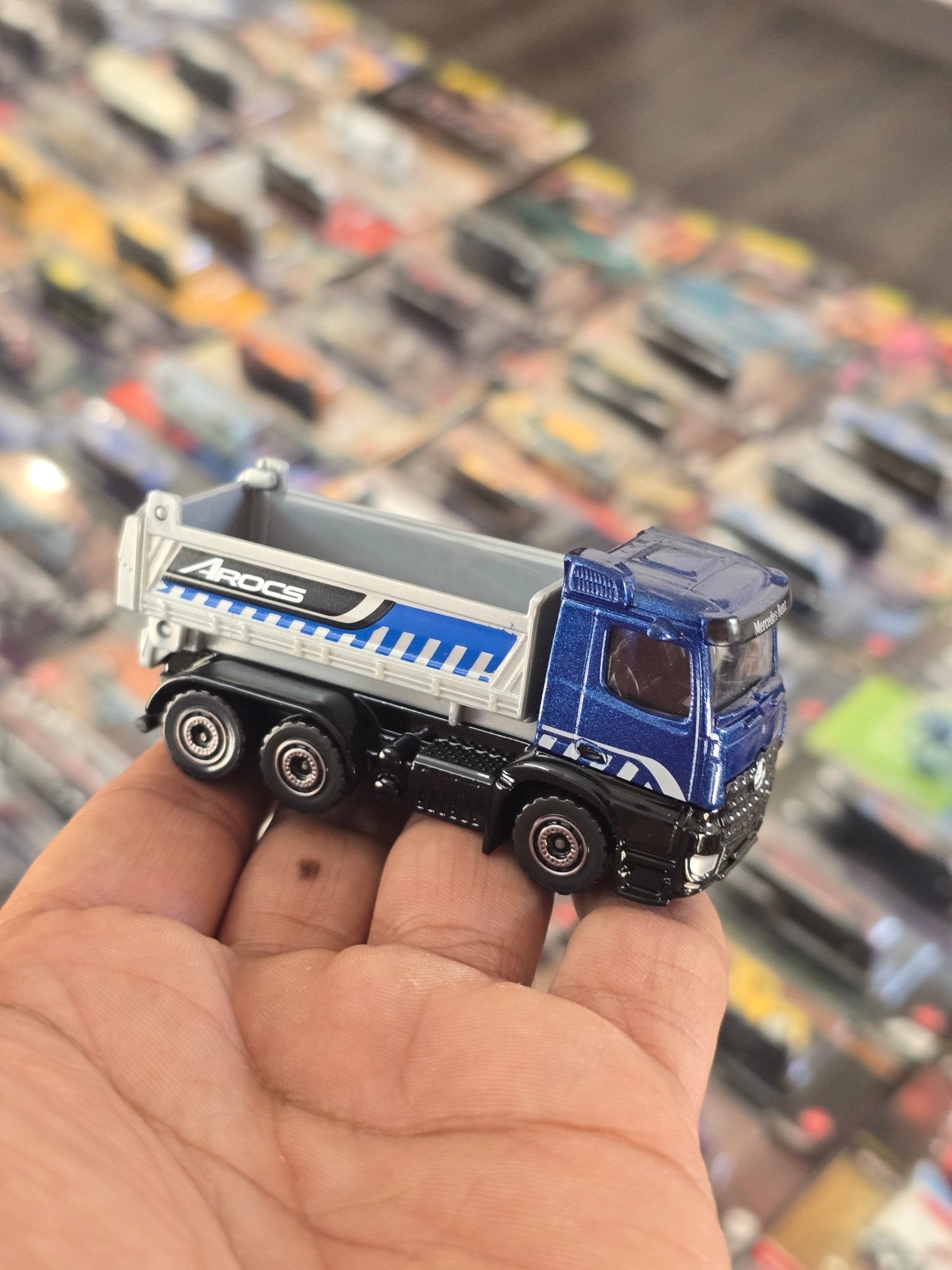 Majorette Mercedes - Benz Arocs Truck (Uncarded) - Kinder Logs