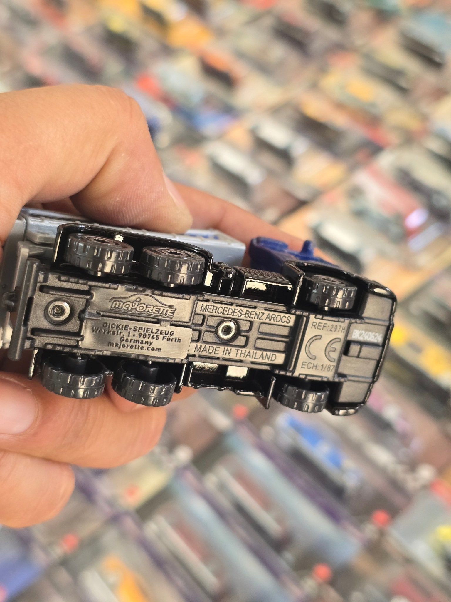 Majorette Mercedes - Benz Arocs Truck (Uncarded) - Kinder Logs