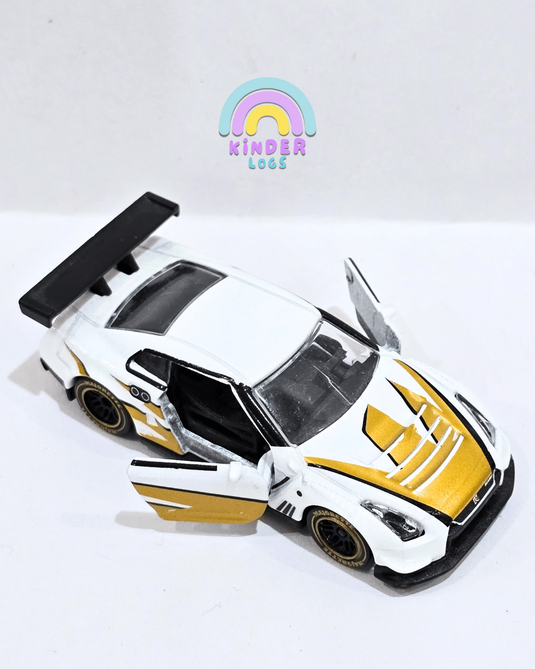 Majorette Nissan GT - R NISMO GT3 - White - Gold (Used Car) - Kinder Logs