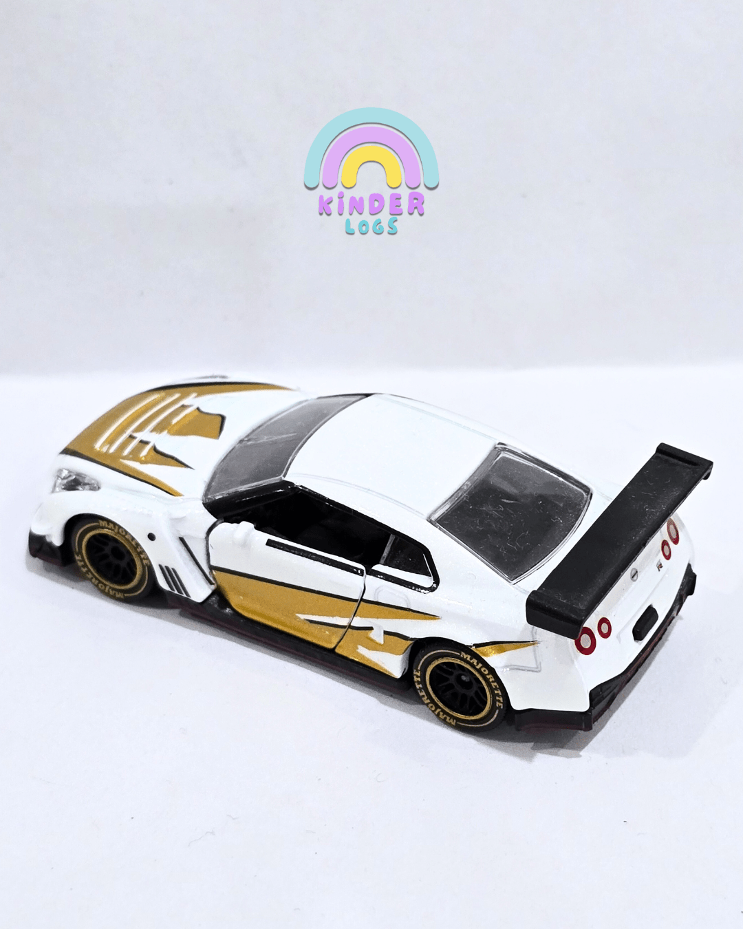 Majorette Nissan GT - R NISMO GT3 - White - Gold (Used Car) - Kinder Logs