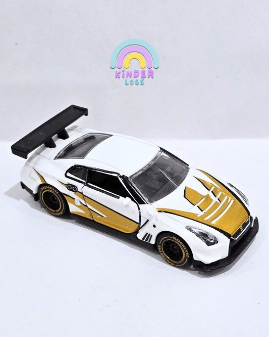 Majorette Nissan GT - R NISMO GT3 - White - Gold (Used Car) - Kinder Logs