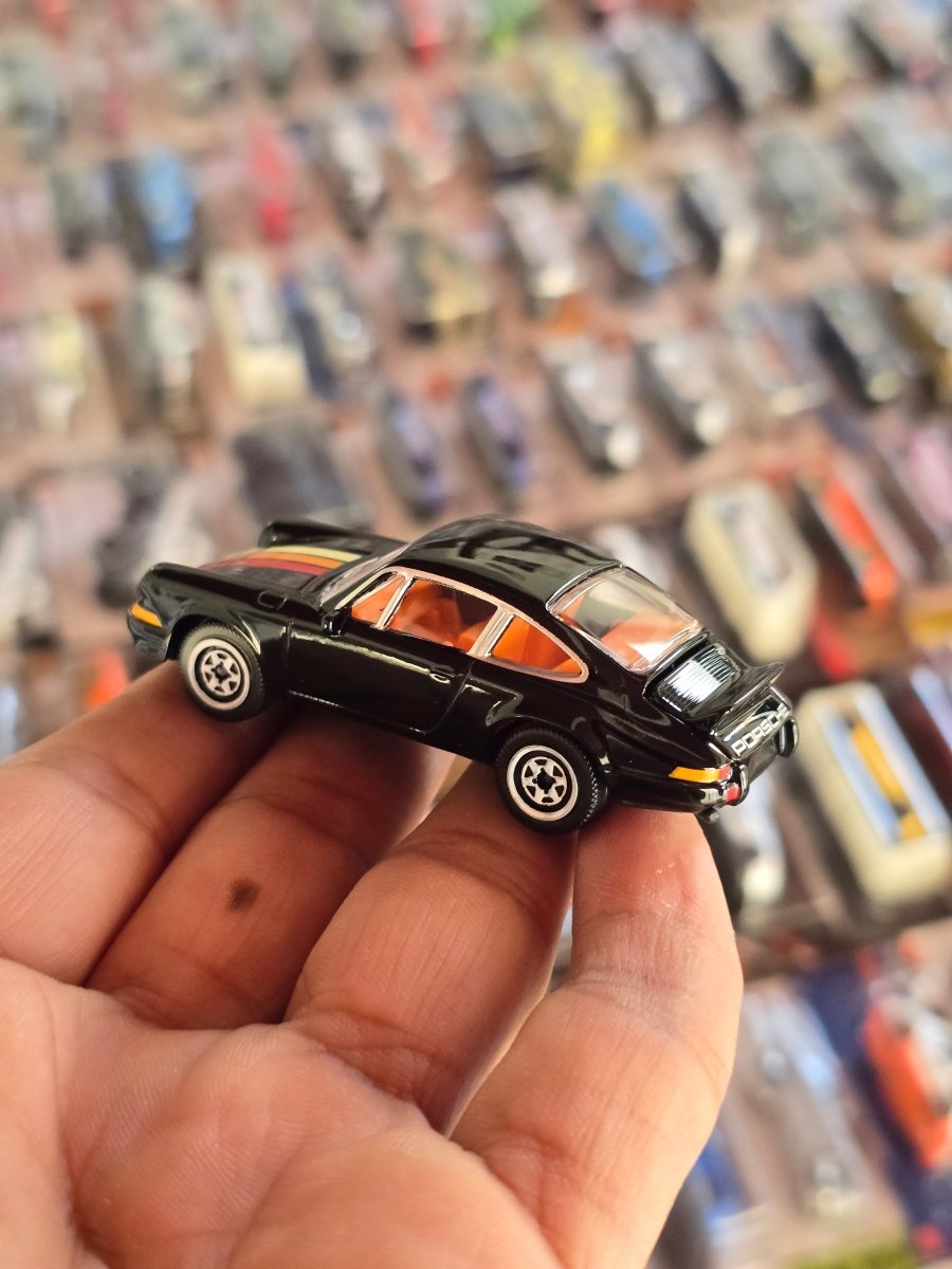 Majorette Porsche 911 Carrera RS 2.7 (Uncarded) - Kinder Logs