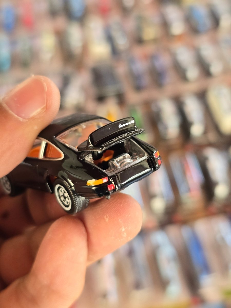 Majorette Porsche 911 Carrera RS 2.7 (Uncarded) - Kinder Logs