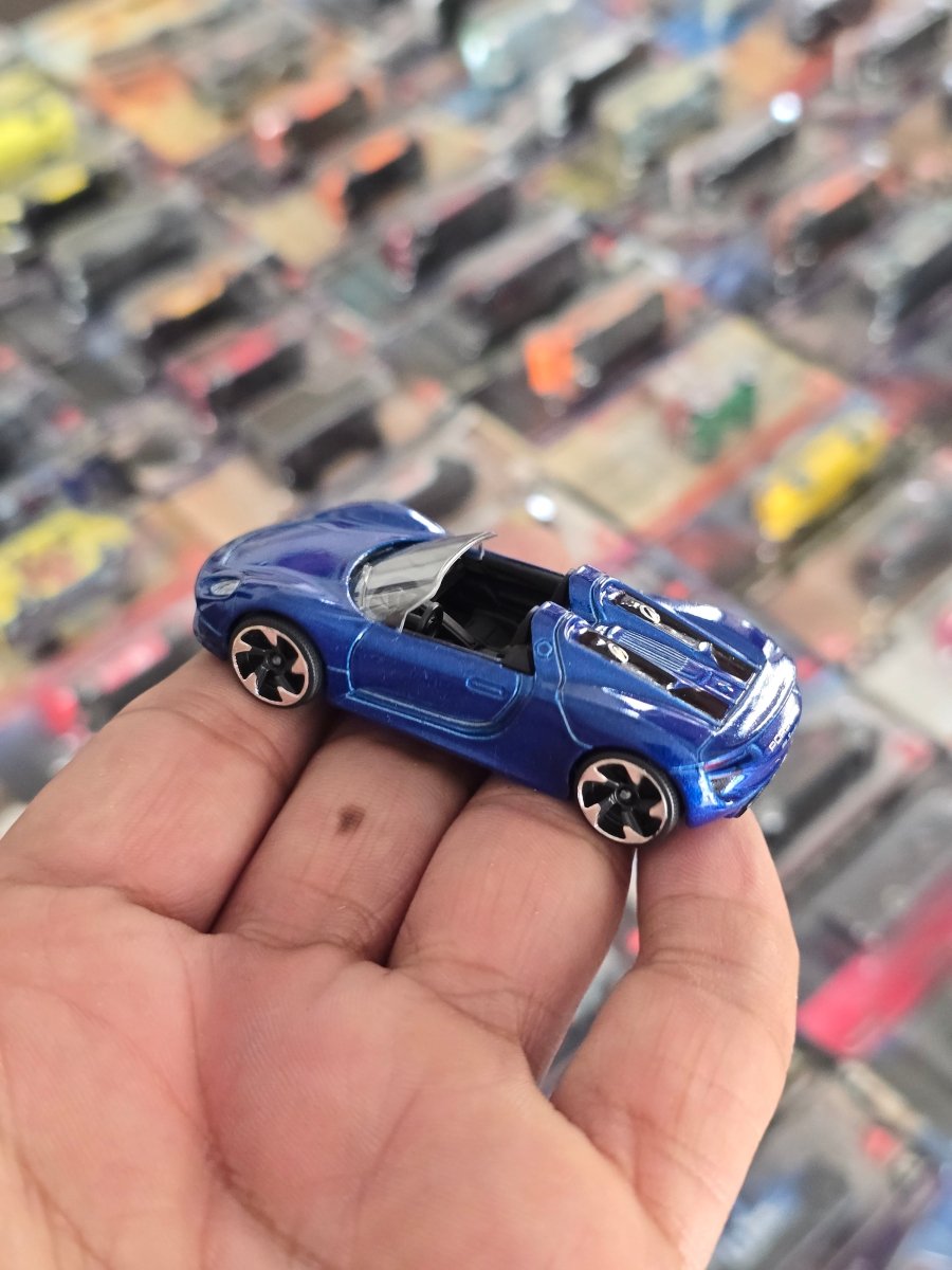 Majorette Porsche 918 Spyder - Blue Color (Uncarded) - Kinder Logs