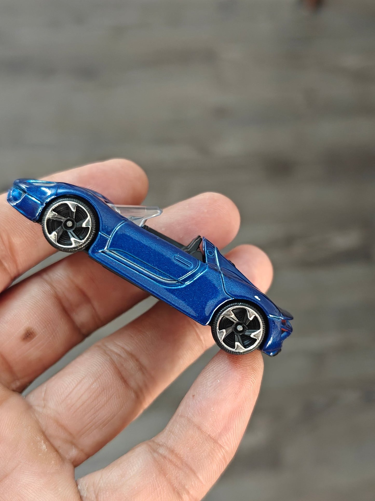 Majorette Porsche 918 Spyder - Blue (Uncarded - New) - Kinder Logs