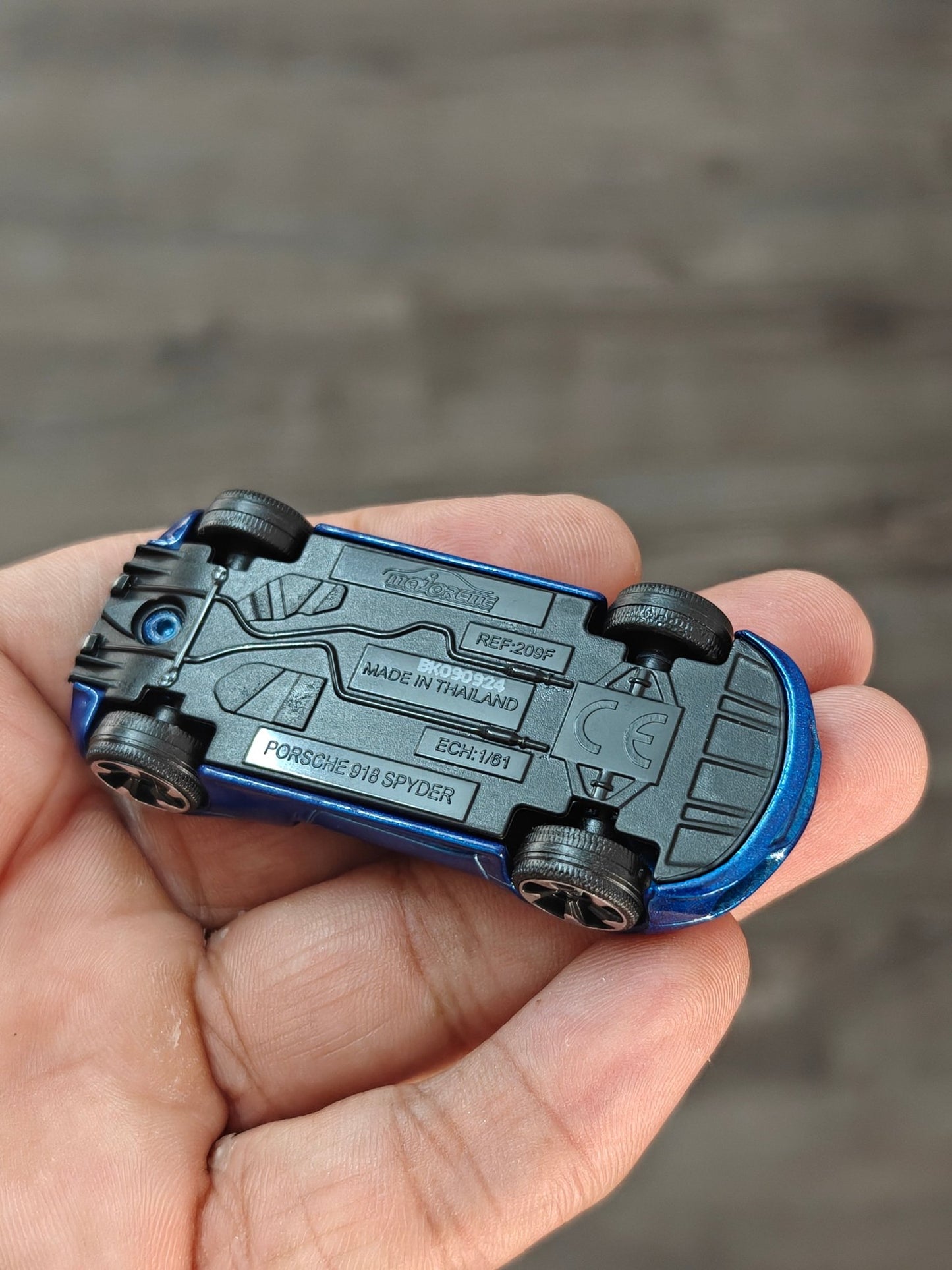 Majorette Porsche 918 Spyder - Blue (Uncarded - New) - Kinder Logs