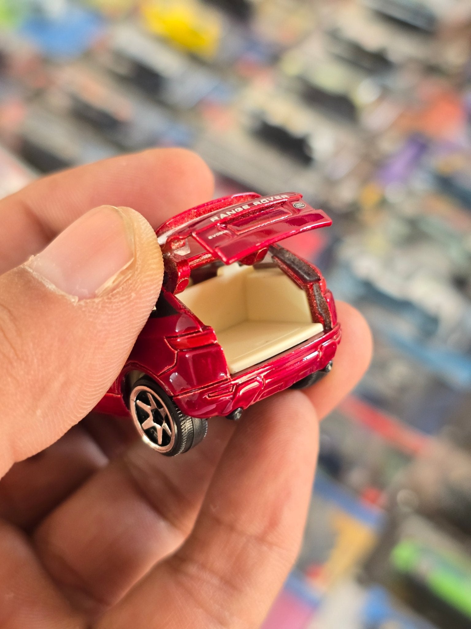 Majorette Range Rover Evoque - Maroon (Uncarded) - Kinder Logs