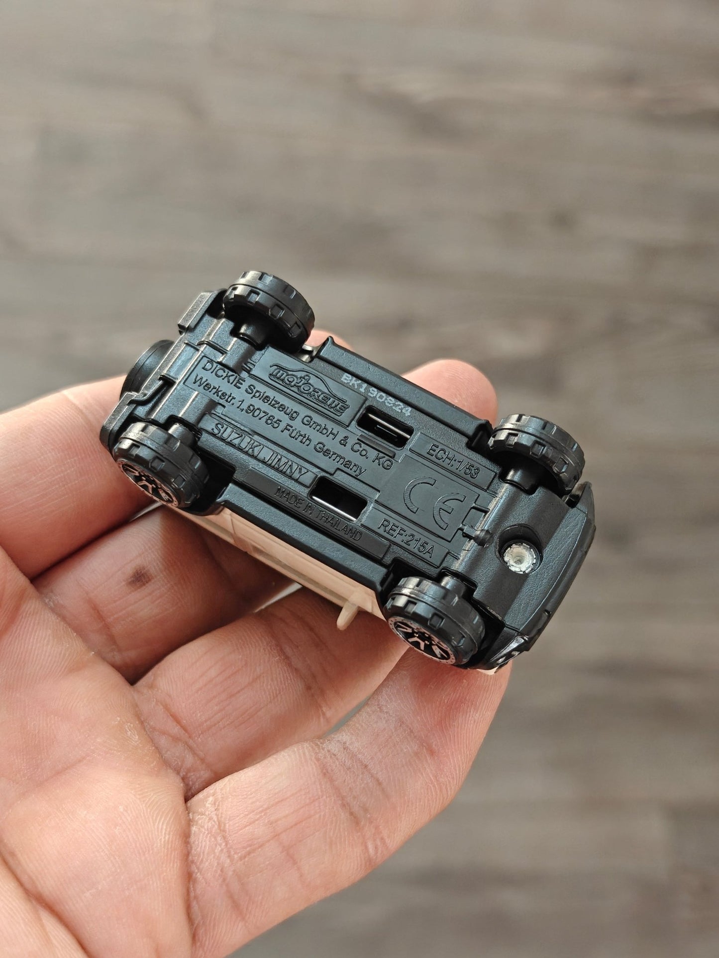 Majorette Suzuki Jimny - Cream (Uncarded) - Kinder Logs