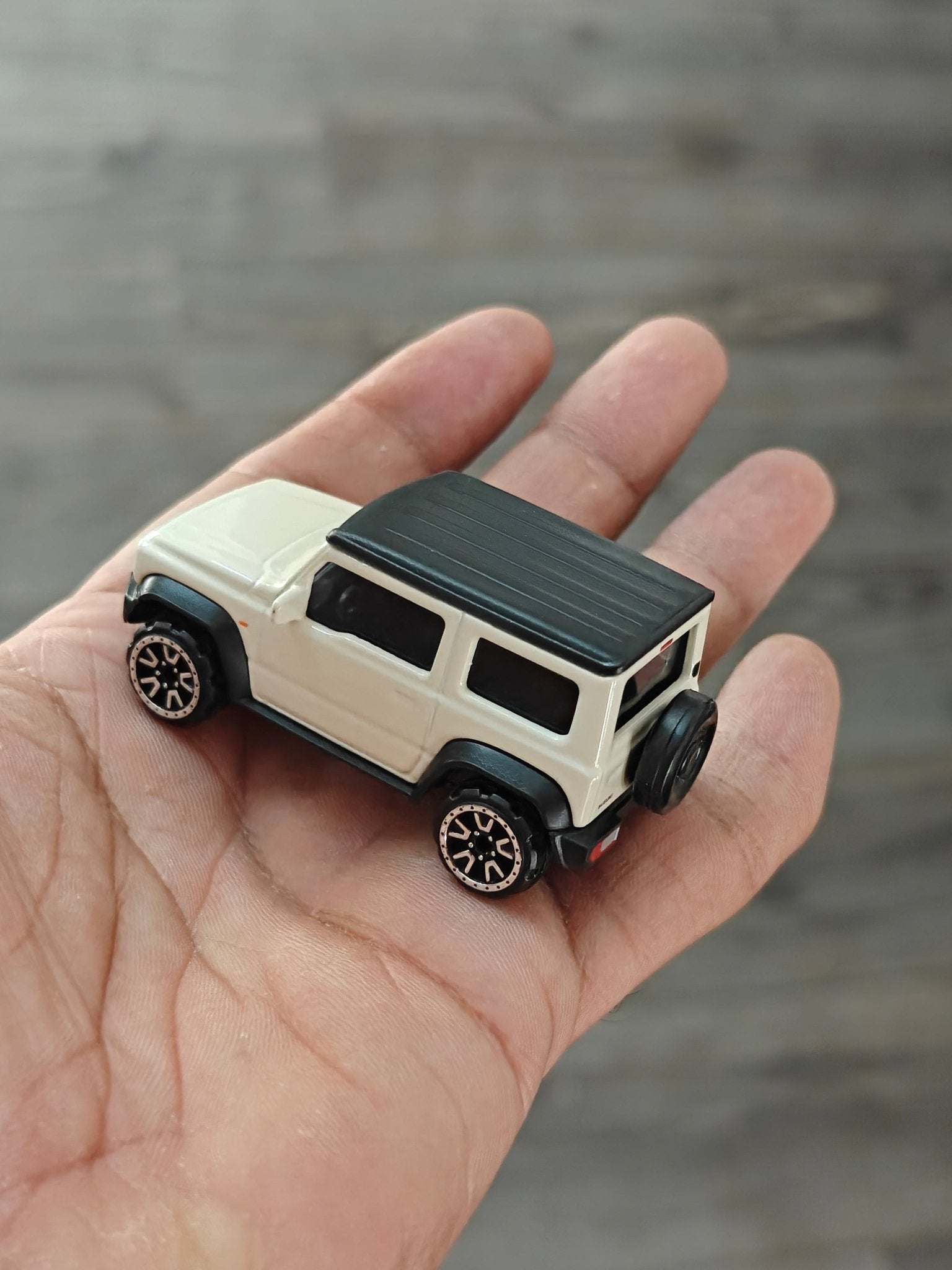 Majorette Suzuki Jimny - Cream (Uncarded) - Kinder Logs
