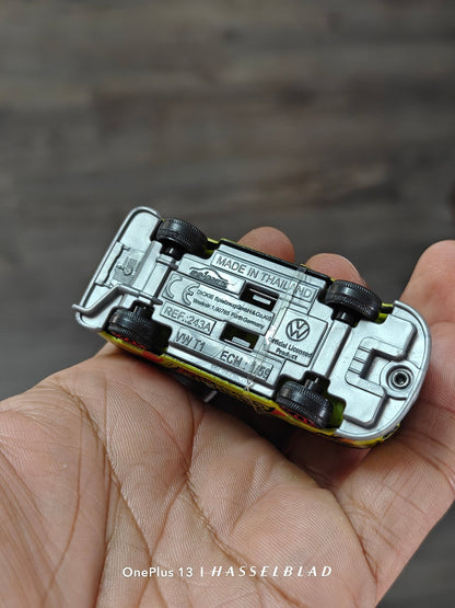 Majorette Volkswagen Bus - Chilling Camper Club (Uncarded - New) - Kinder Logs