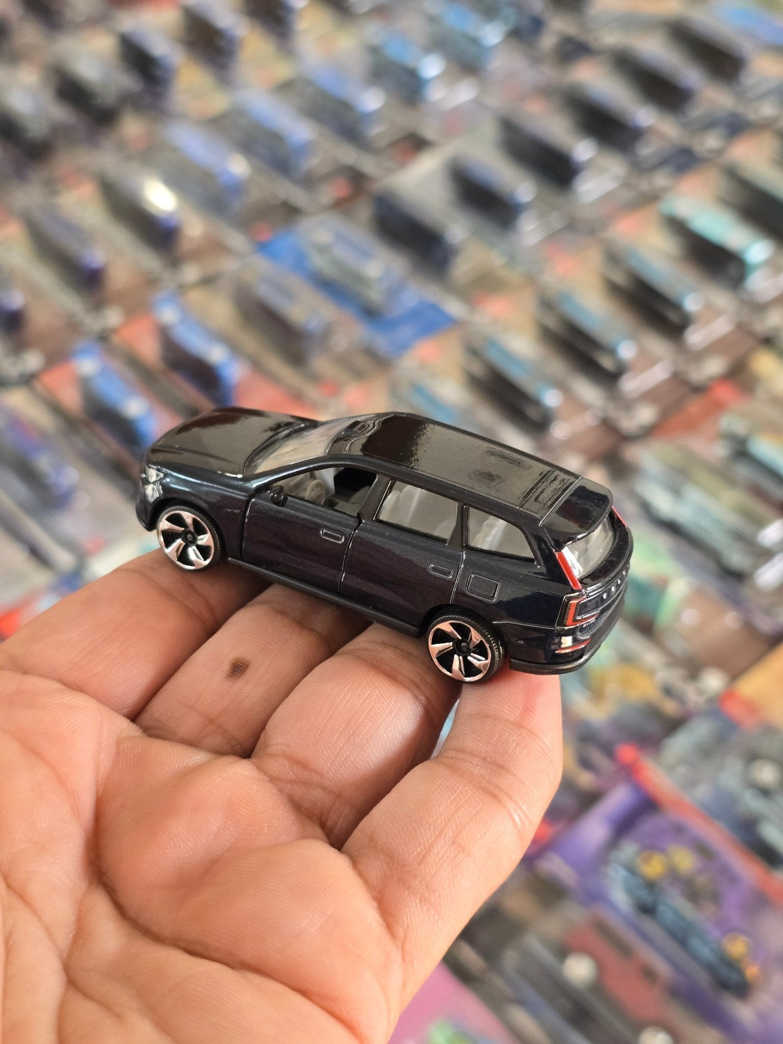 Majorette Volvo EX90 - Black (Uncarded) - Kinder Logs