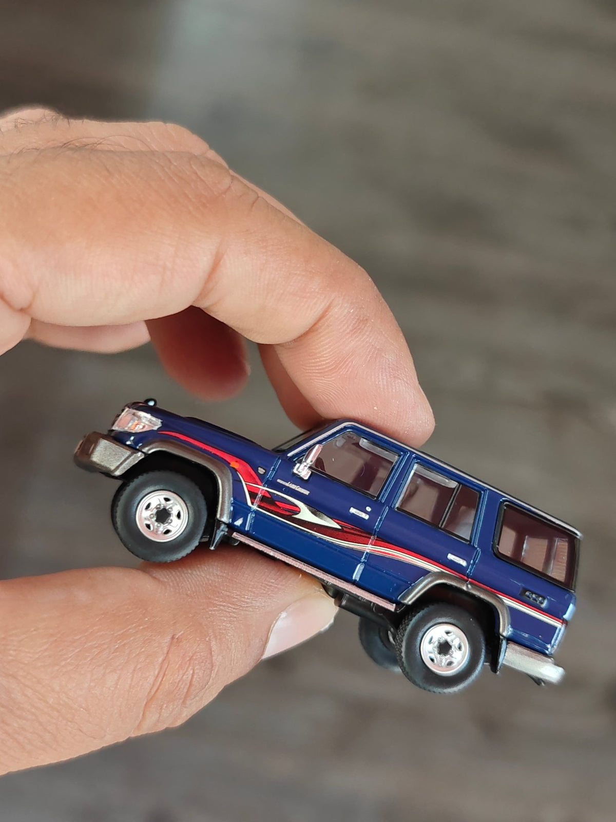 Massdi 1994 Toyota Land Cruiser LC76 - Blue (Open Box) - Kinder Logs