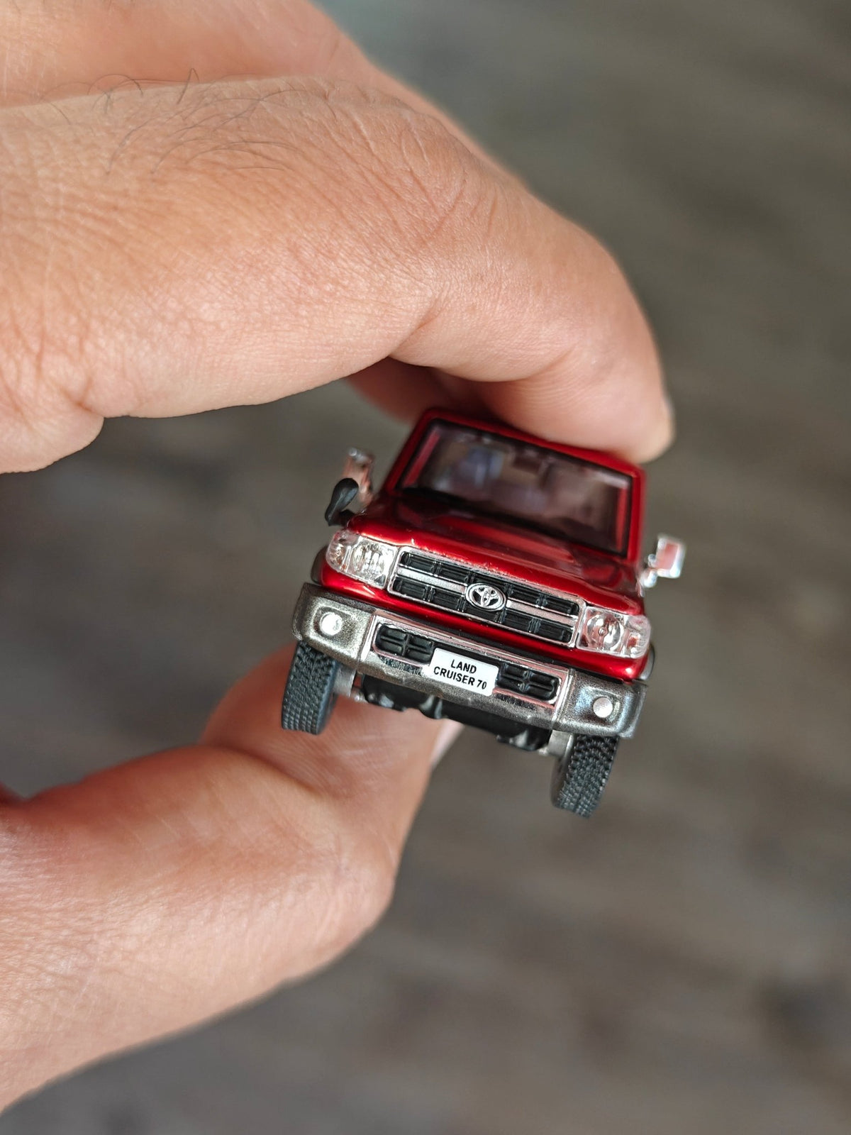 Massdi 1994 Toyota Land Cruiser LC76 - Red (Open Box) - Kinder Logs