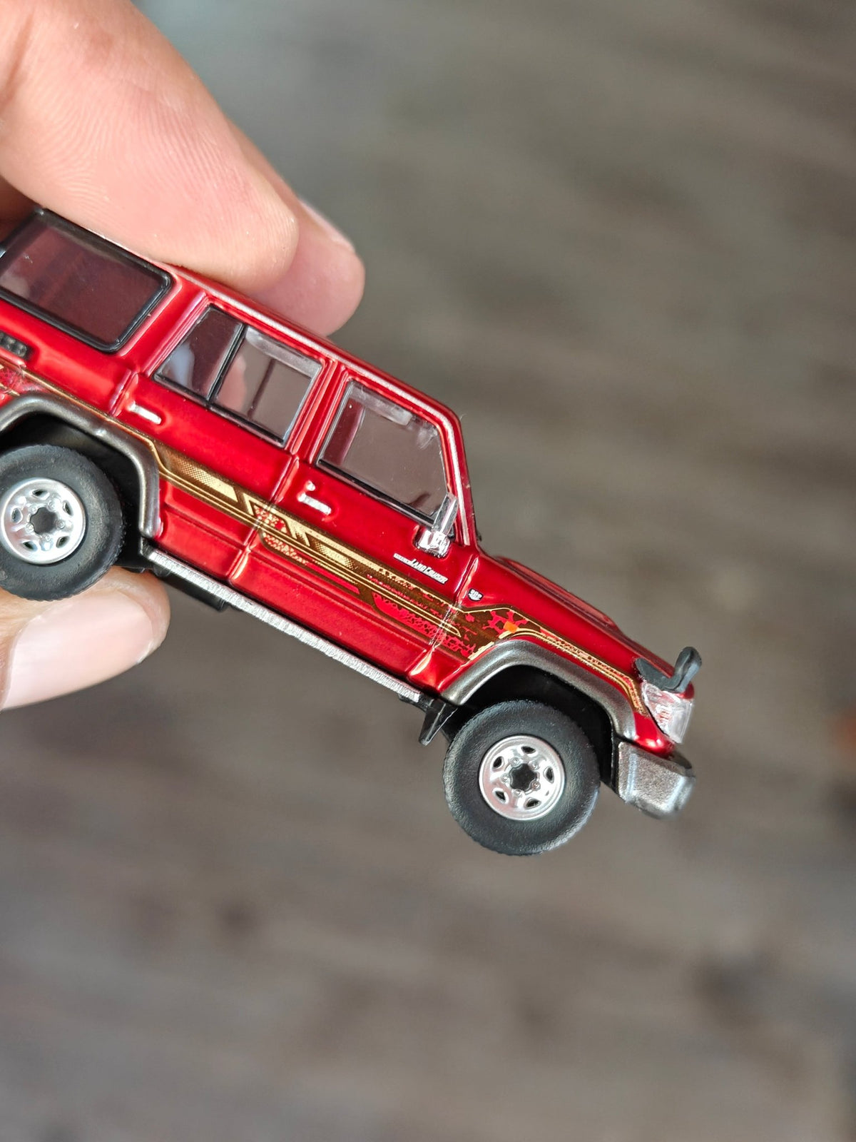 Massdi 1994 Toyota Land Cruiser LC76 - Red (Open Box) - Kinder Logs