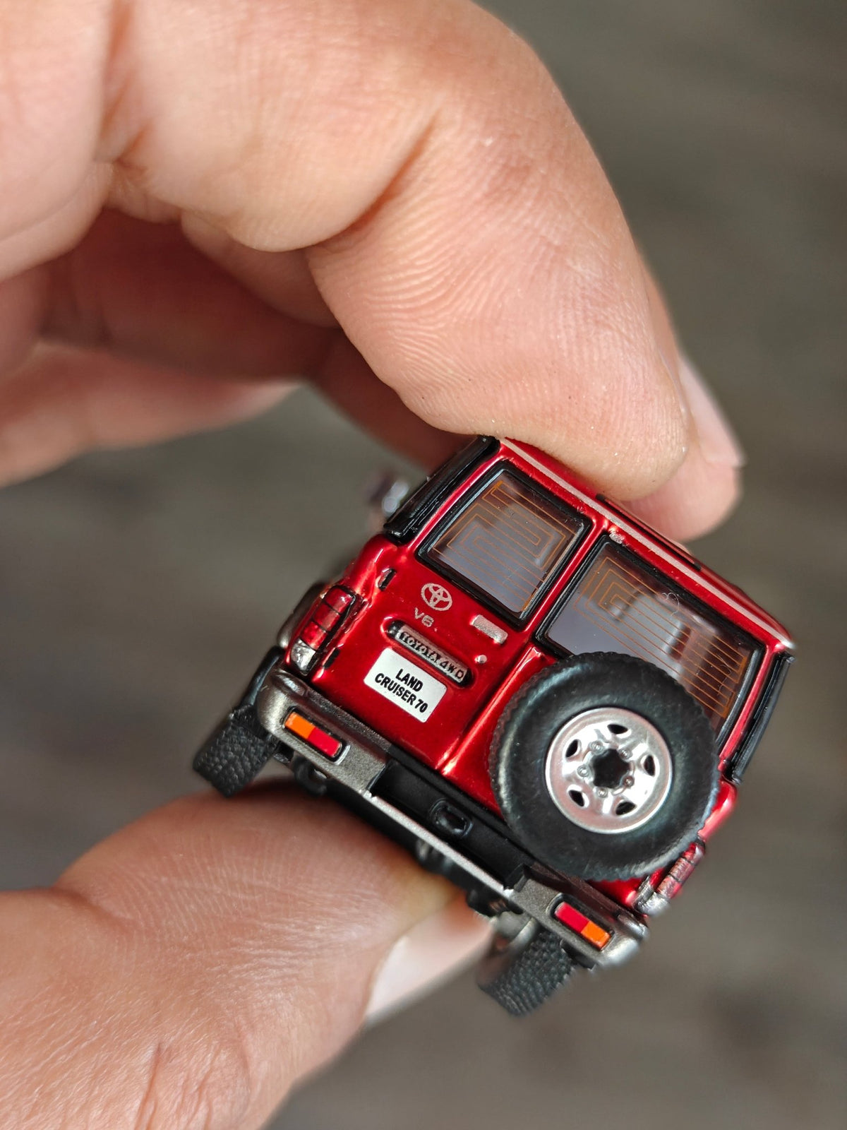 Massdi 1994 Toyota Land Cruiser LC76 - Red (Open Box) - Kinder Logs