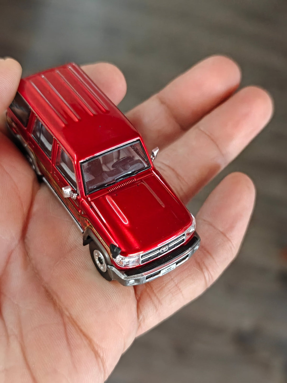 Massdi 1994 Toyota Land Cruiser LC76 - Red (Open Box) - Kinder Logs