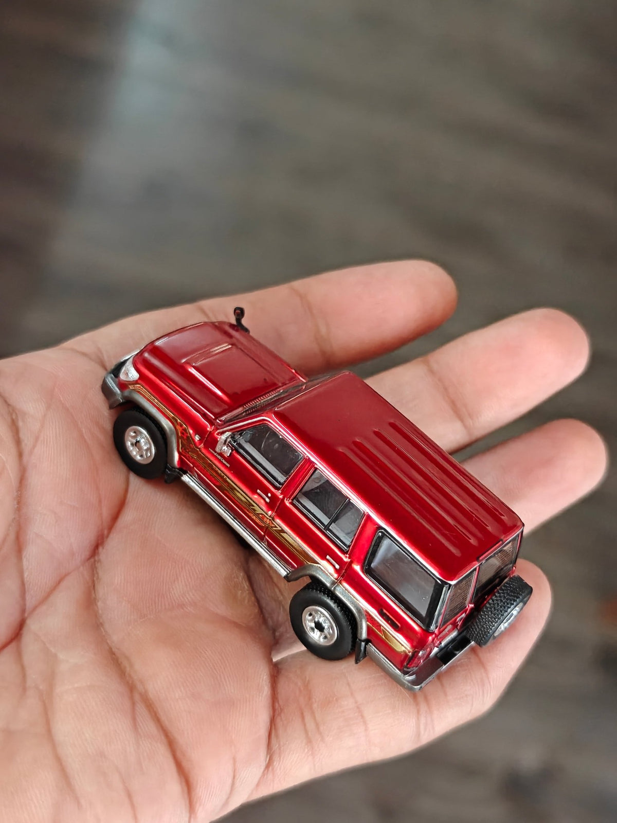 Massdi 1994 Toyota Land Cruiser LC76 - Red (Open Box) - Kinder Logs