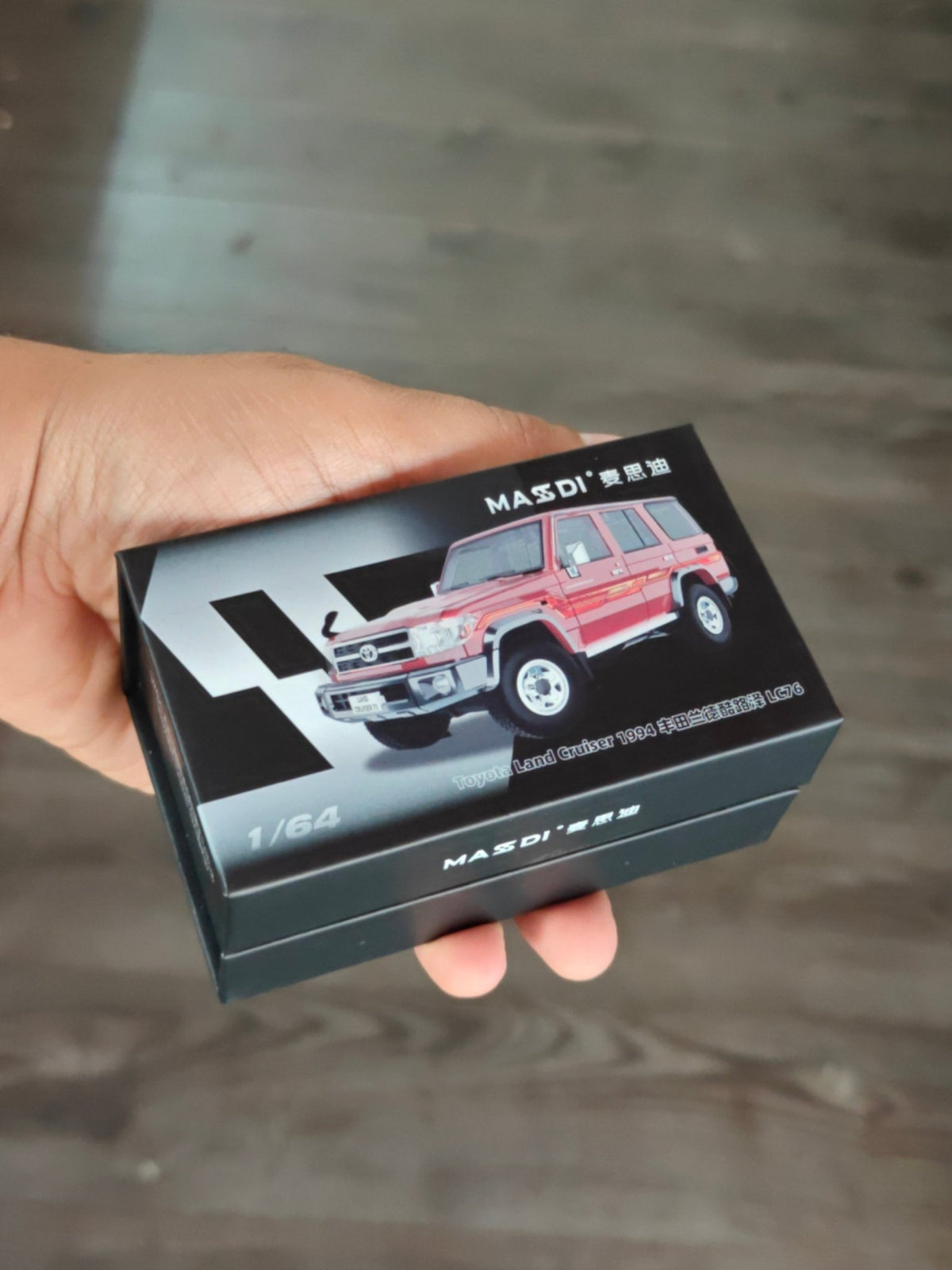 Massdi 1994 Toyota Land Cruiser LC76 - Red (Open Box) - Kinder Logs