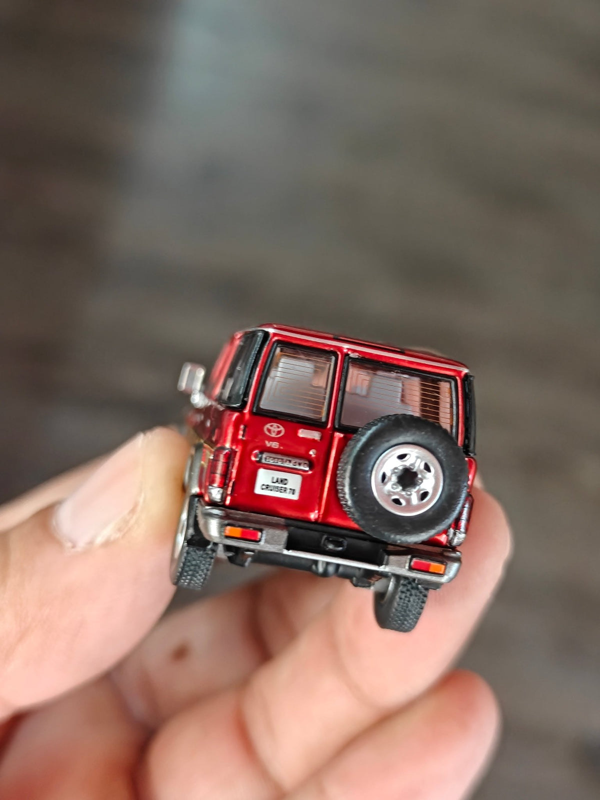 Massdi 1994 Toyota Land Cruiser LC76 - Red (Open Box) - Kinder Logs