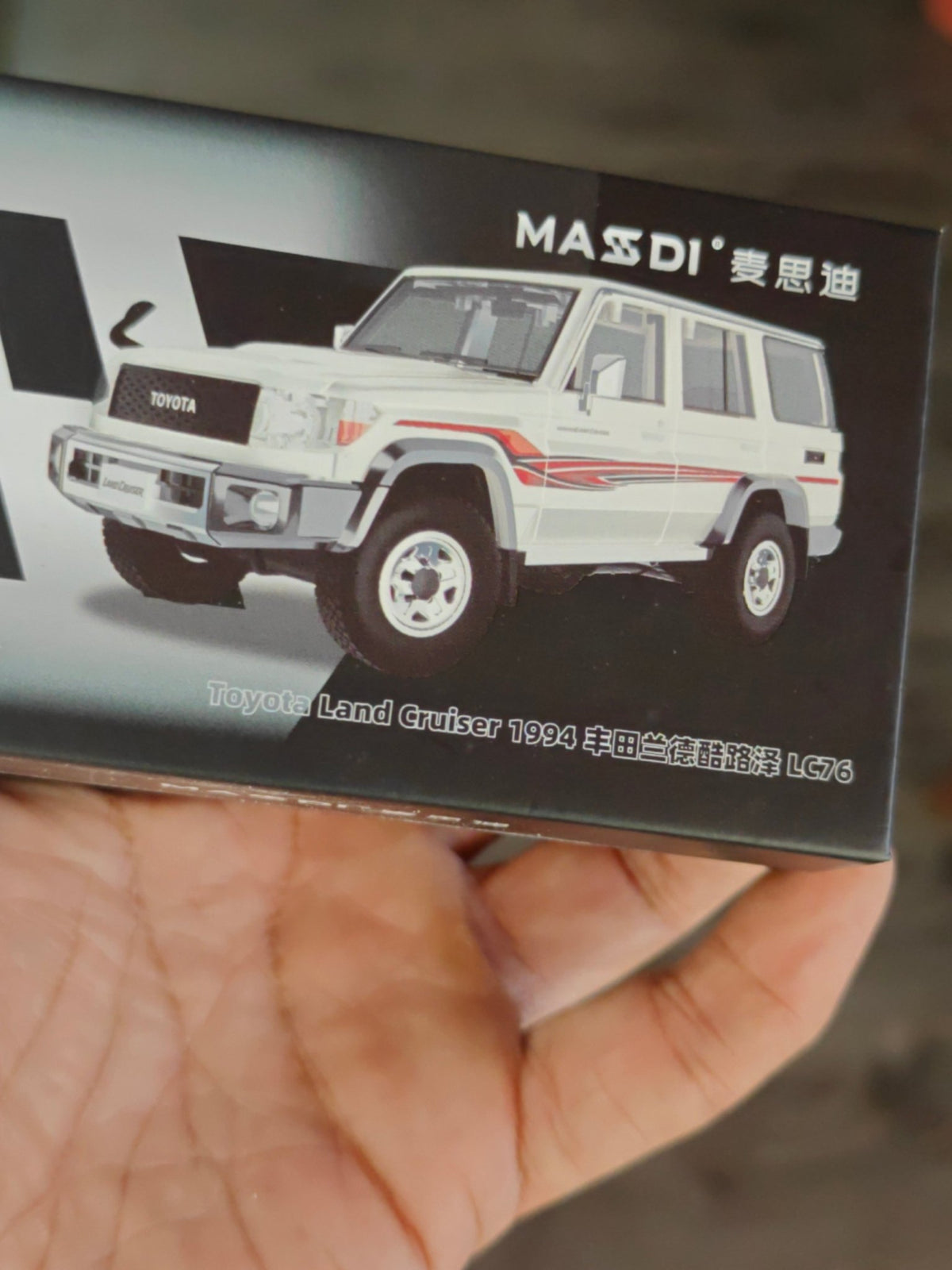 Massdi 1994 Toyota Land Cruiser LC76 - White (Open Box) - Kinder Logs
