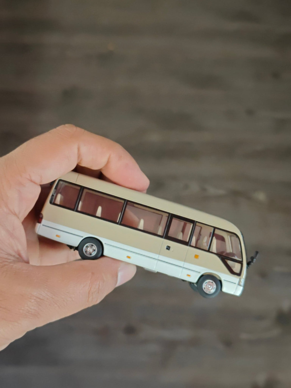 Massdi 2013 Toyota Coaster Bus - Beige (Open Box) - Kinder Logs