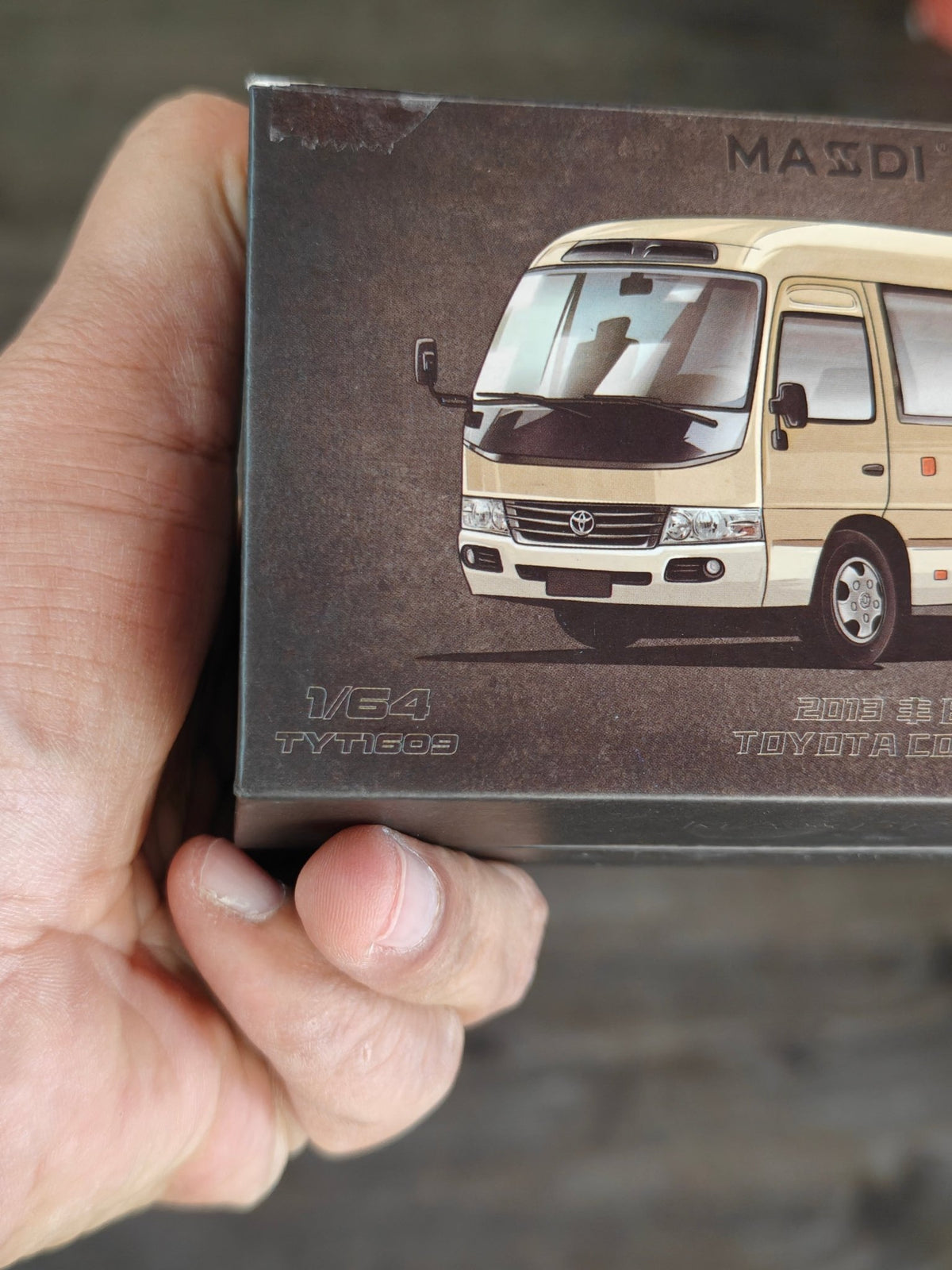 Massdi 2013 Toyota Coaster Bus - Beige (Open Box) - Kinder Logs