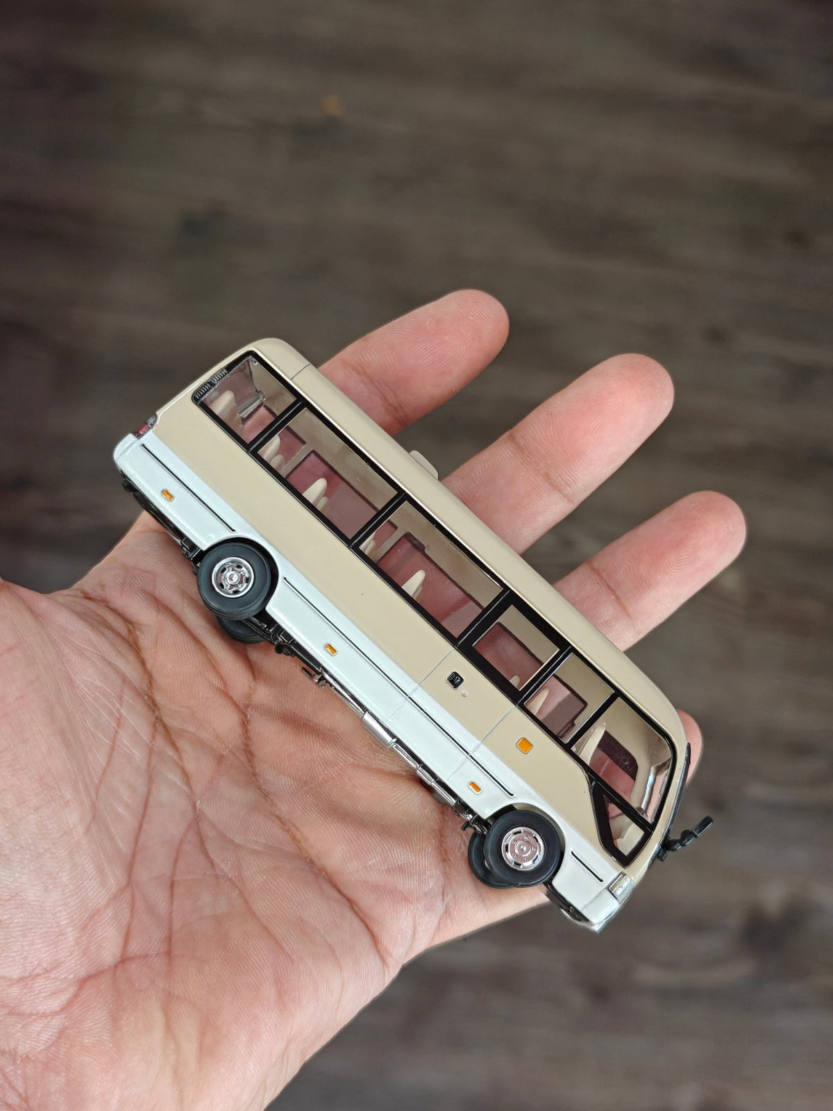Massdi 2013 Toyota Coaster Bus - Beige (Open Box) - Kinder Logs