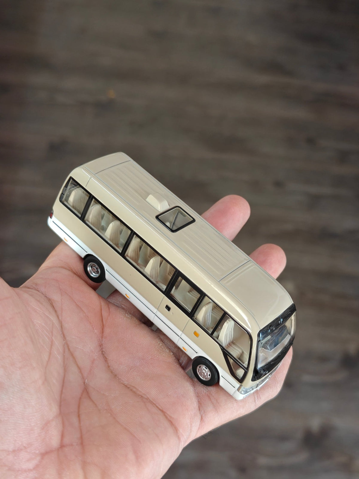 Massdi 2013 Toyota Coaster Bus - Beige (Open Box) - Kinder Logs