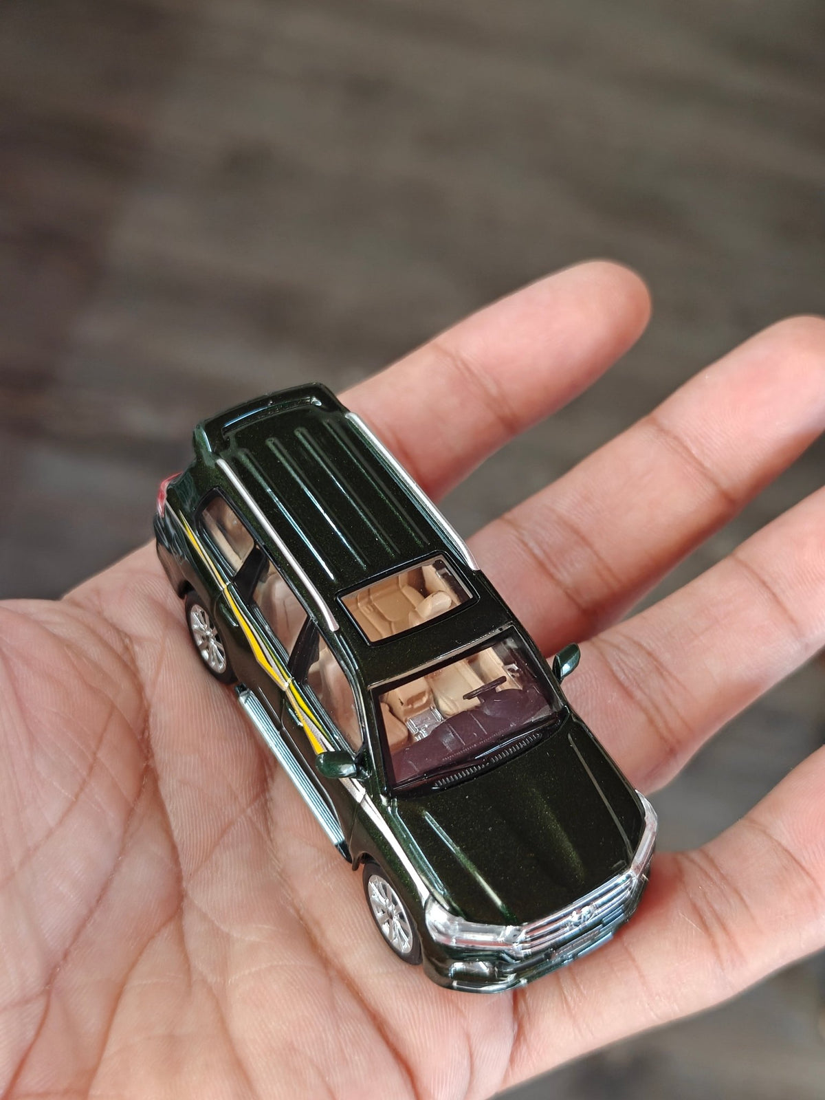 Massdi 2016 Toyota Land Cruiser LC200 - Dark Green - TYT1106 (Open Box) - Kinder Logs