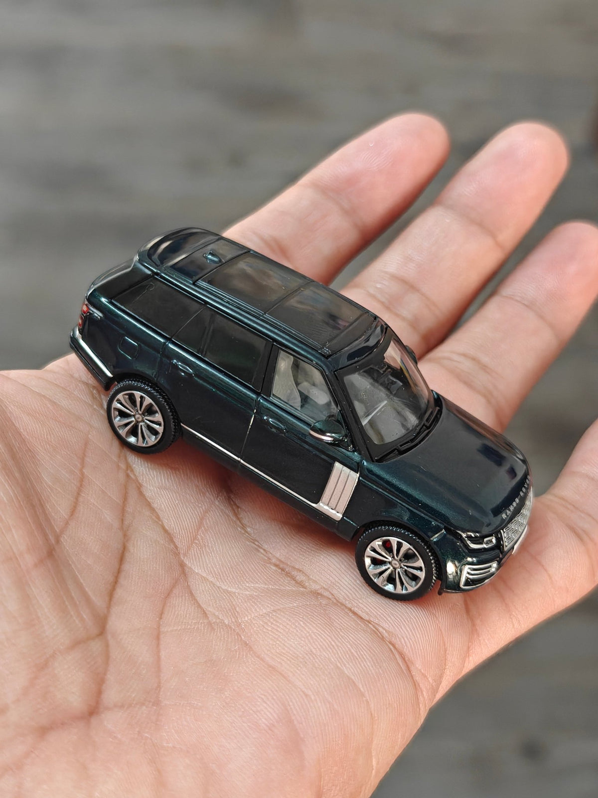 Massdi 2020 Land Rover Range Rover (Open Box) - Kinder Logs