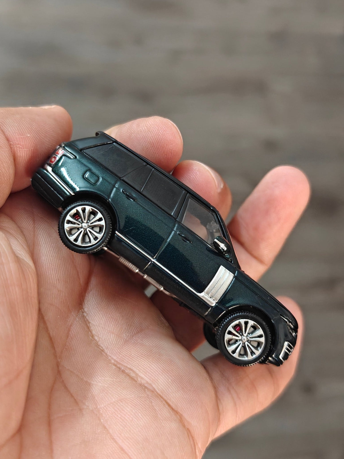 Massdi 2020 Land Rover Range Rover (Open Box) - Kinder Logs
