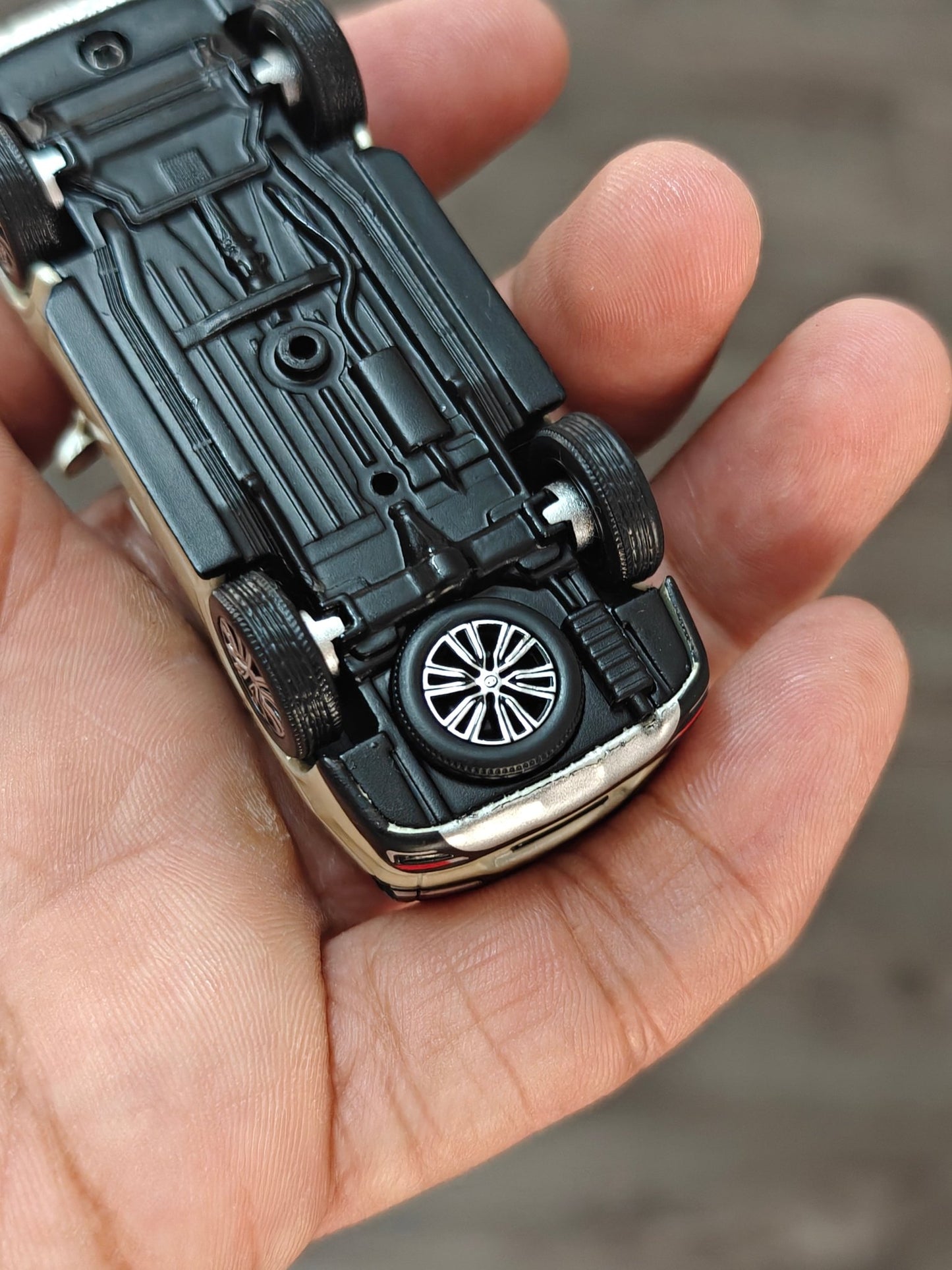 Massdi 2022 Lexus LX600 (Open Box) - Kinder Logs