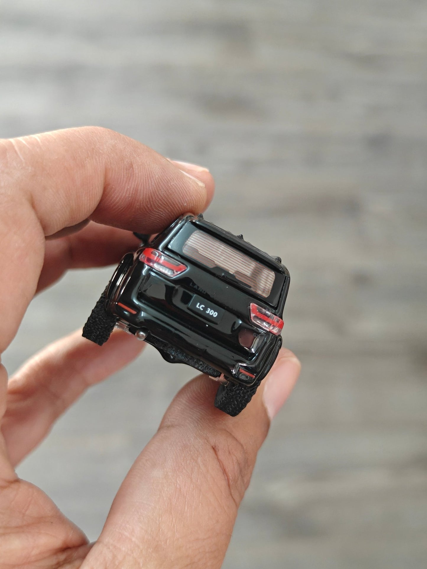 Massdi Toyota Land Cruiser LC300 Black Edition - Kinder Logs