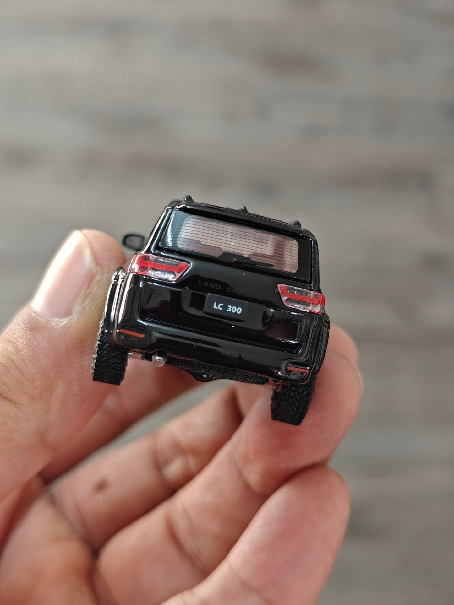 Massdi Toyota Land Cruiser LC300 Black Edition - Kinder Logs