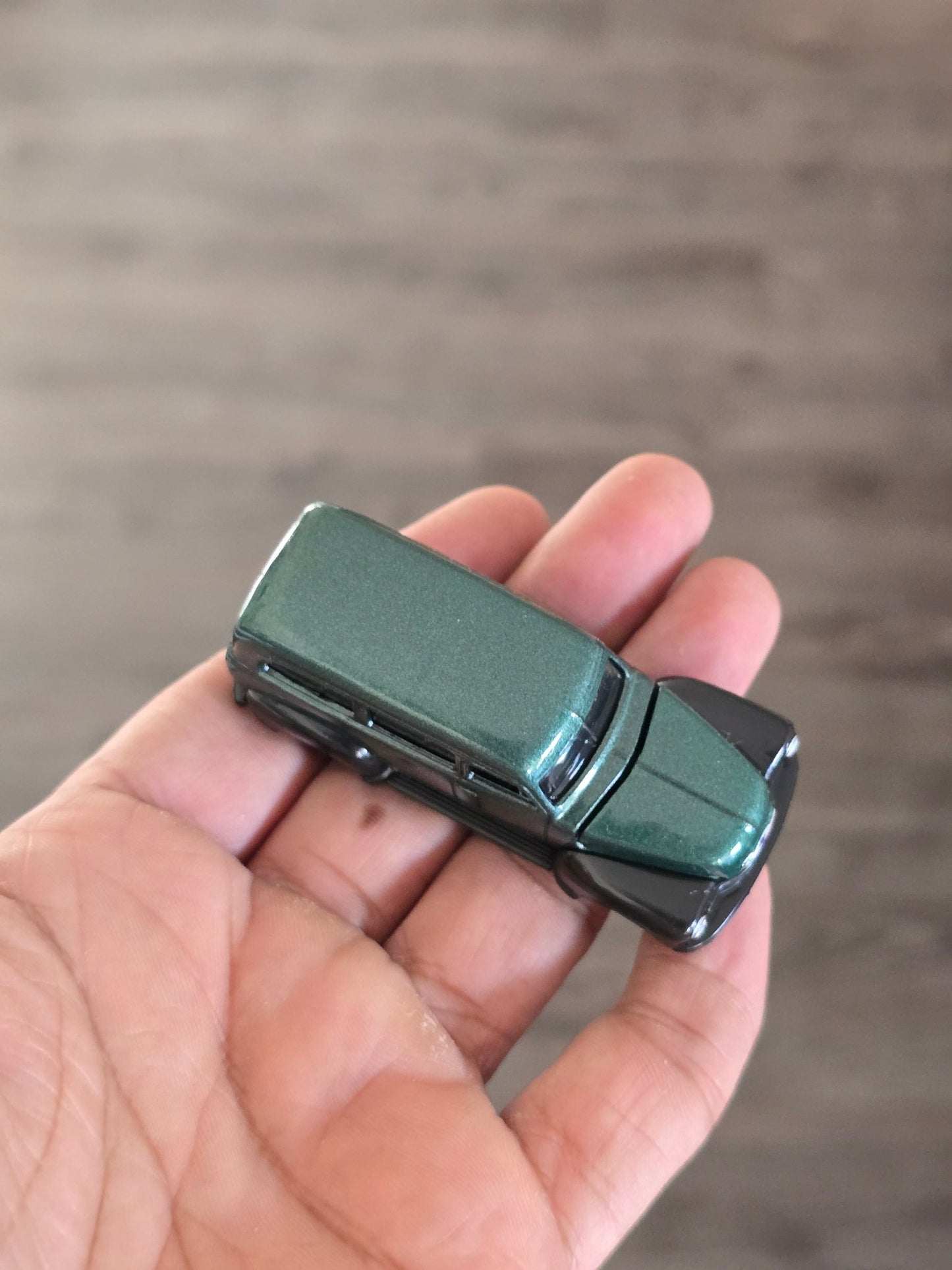 Matchbox 1950 Chevy Suburban - Moving Parts (Uncarded - New) - Kinder Logs