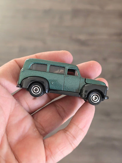 Matchbox 1950 Chevy Suburban - Moving Parts (Uncarded - New) - Kinder Logs
